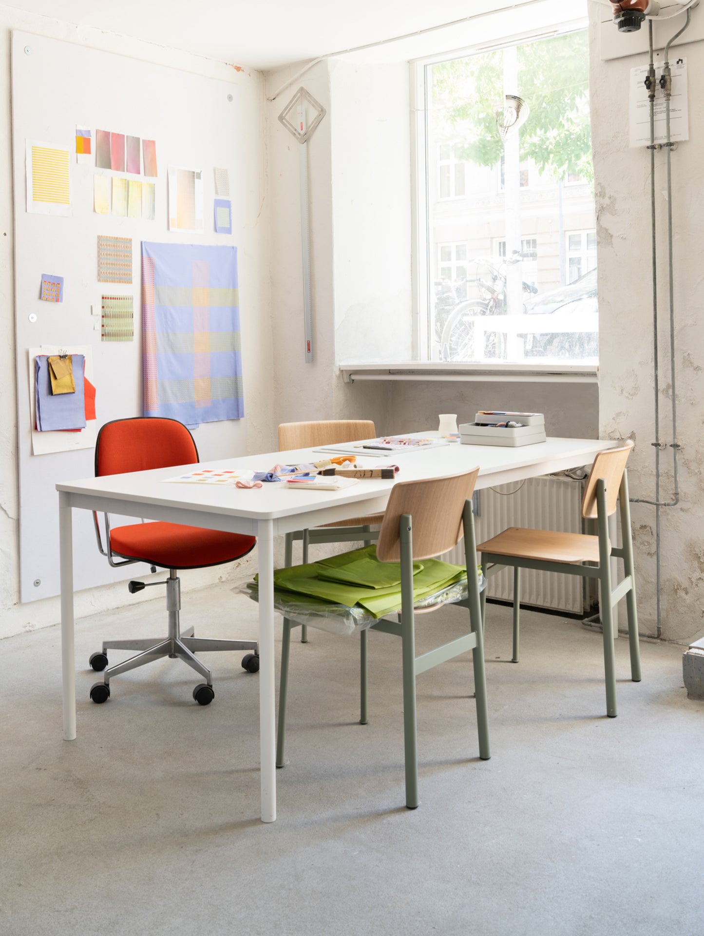 Loft Chair with Armrest by Muuto - Lacquered Oak Veneer / Dust Green Steel Base