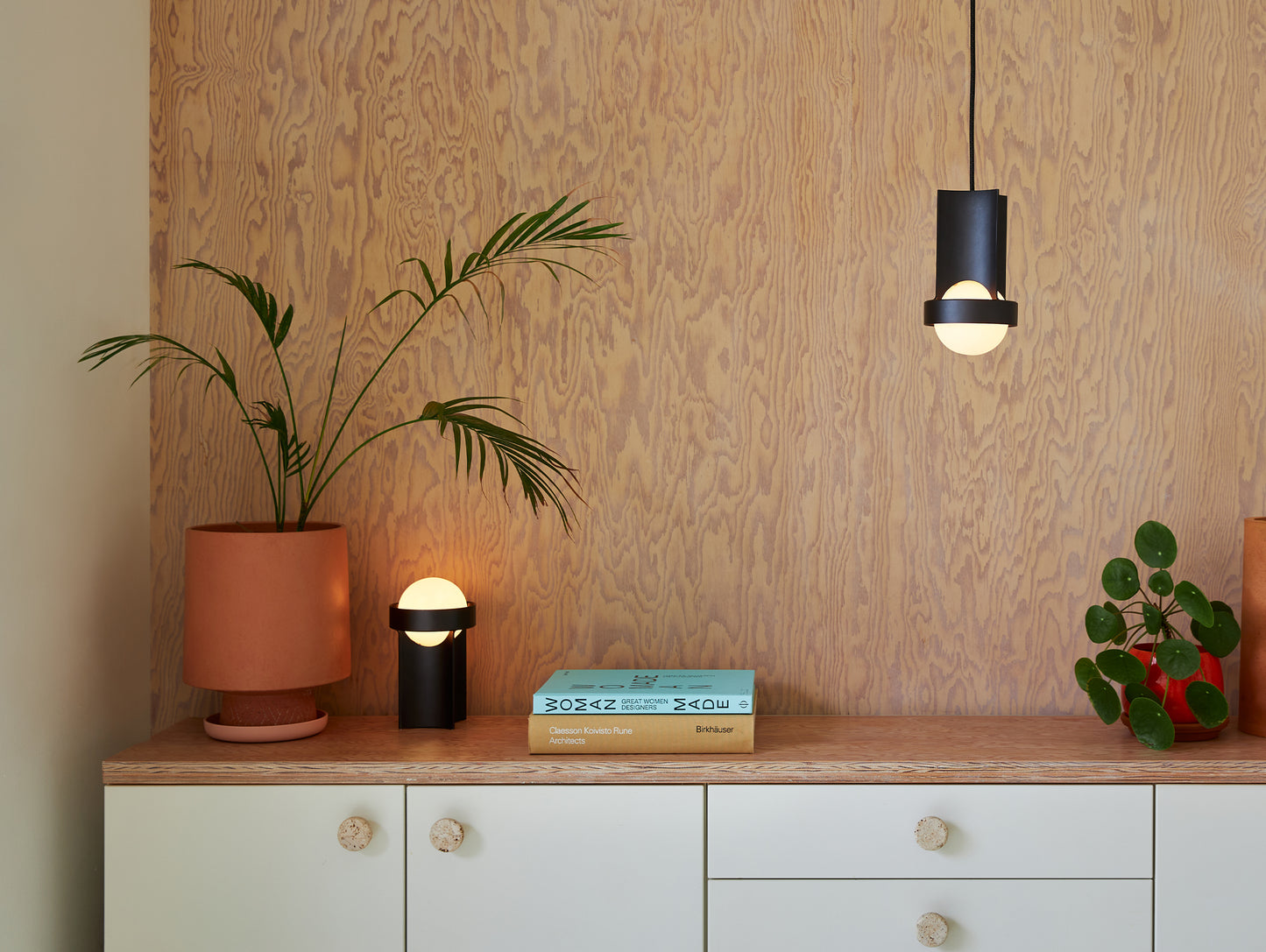 Loop Table Lamp with Sphere III