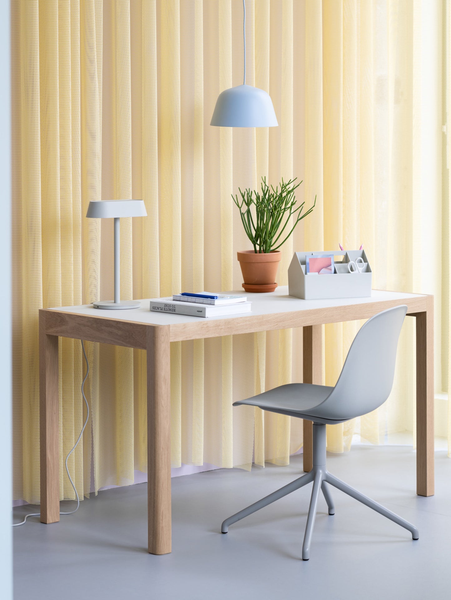Workshop Table by Muuto - 130 x 65 cm / Warm Grey Linoleum Top with Lacquered Oak Base
