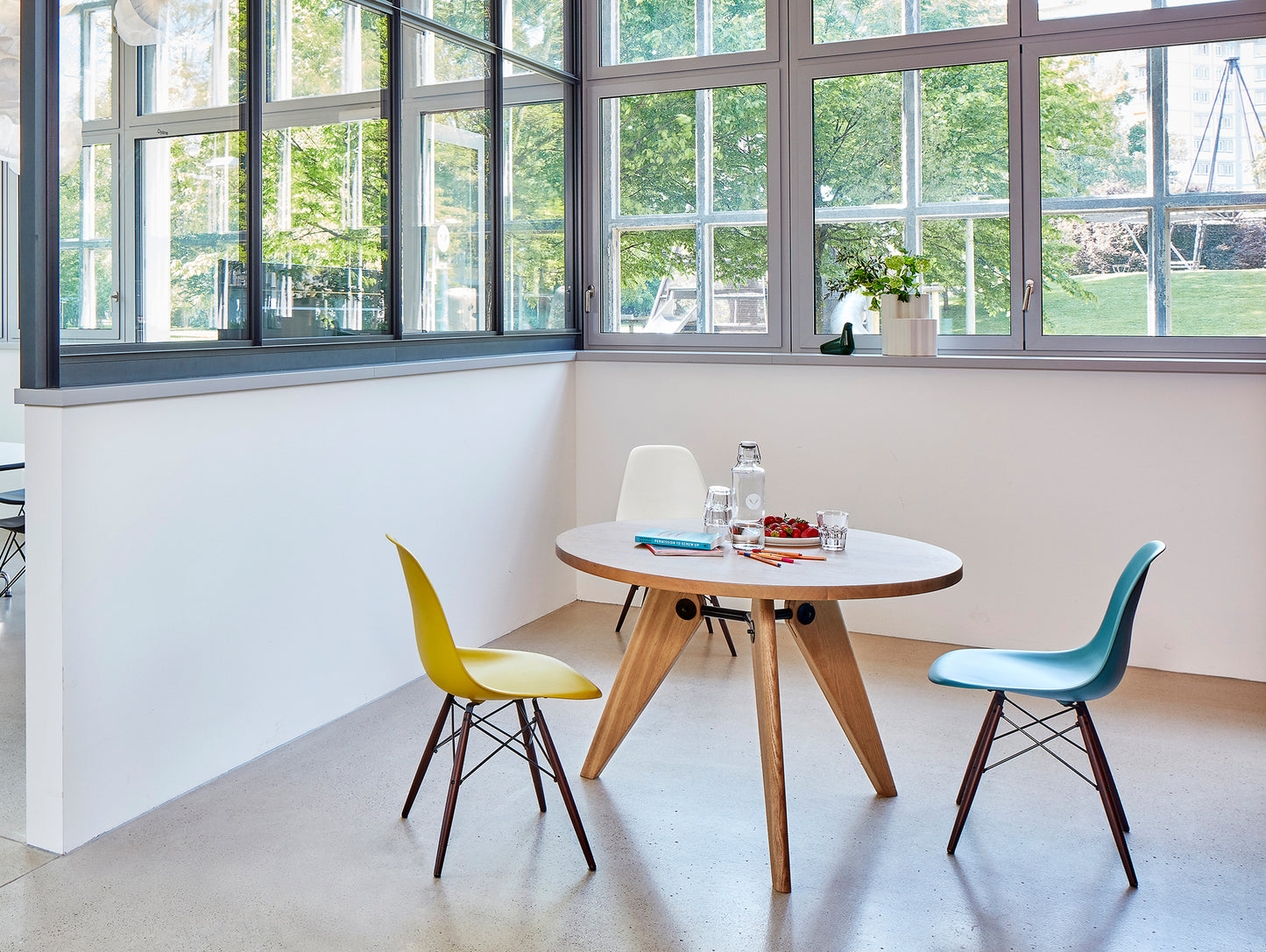 Guéridon Table by Vitra - Oiled Oak