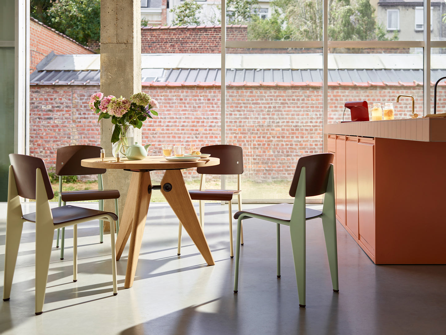 Guéridon Table by Vitra - Oiled Oak