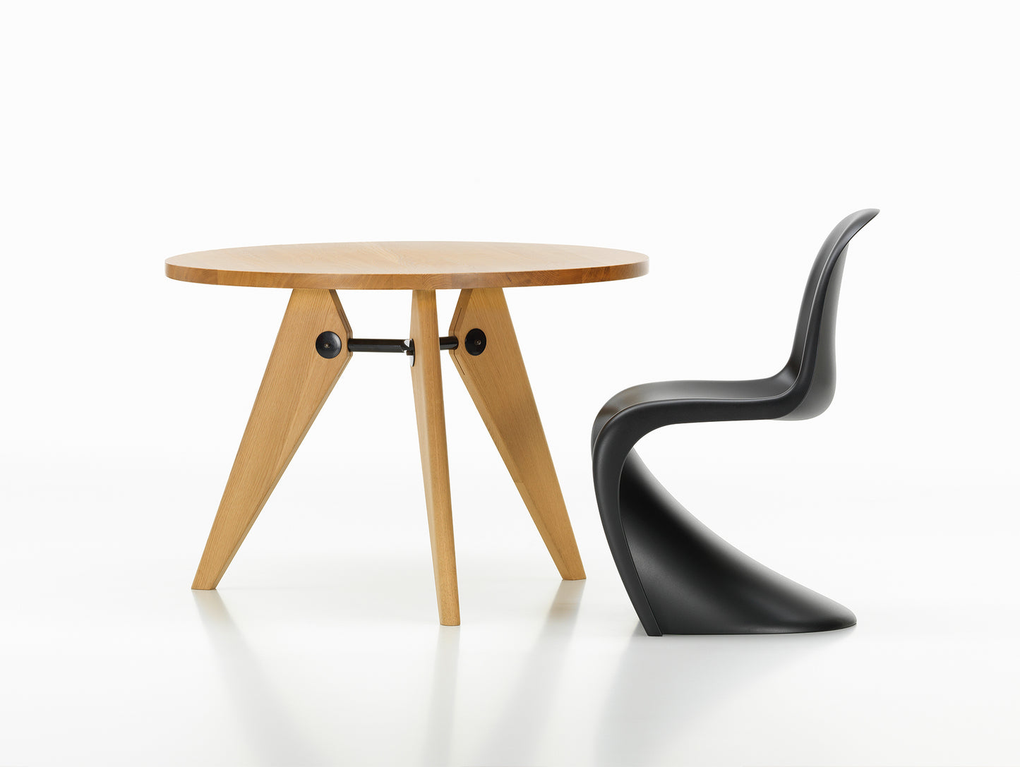 Guéridon Table by Vitra - Oiled Oak