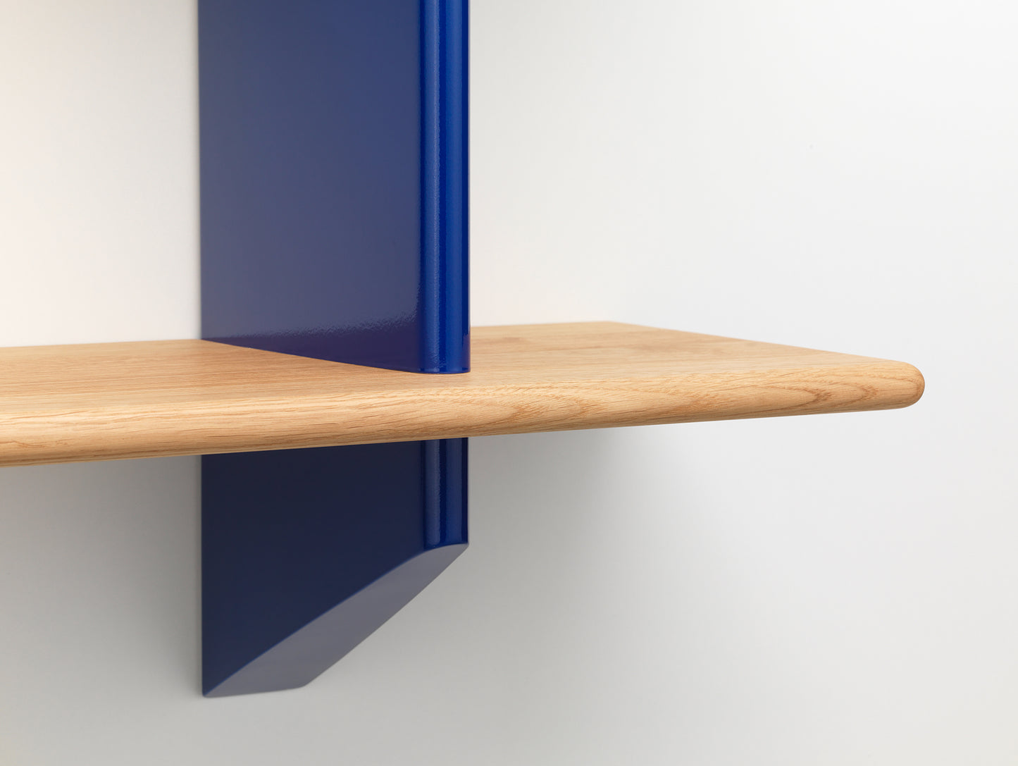 Rayonnage Mural by Vitra - Oiled Solid Oak Shelves / Bleu Marcoule Wall Brackets