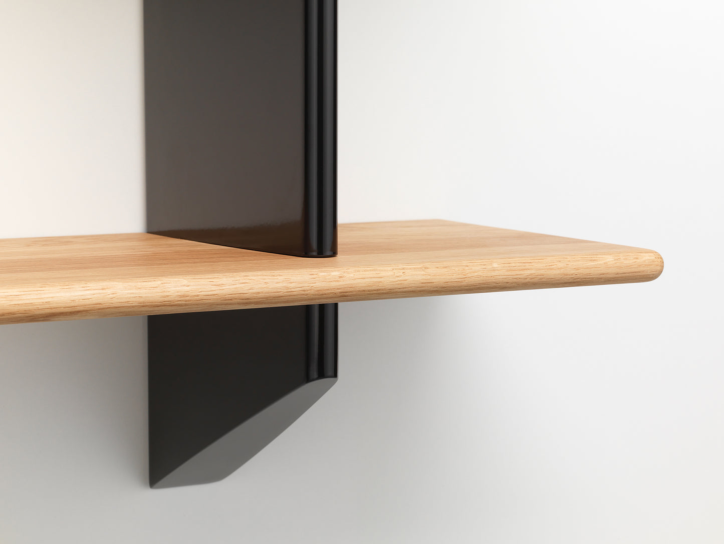 Rayonnage Mural by Vitra - Oiled Solid Oak Shelves / Deep Black Wall Brackets