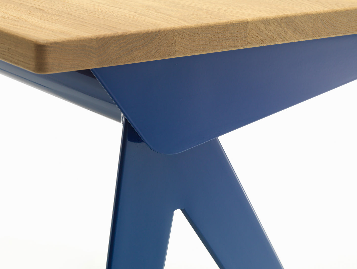 Compas Direction by Vitra - 125 x 70 cm / Oiled Oak Tabletop / Bleu Marcoule