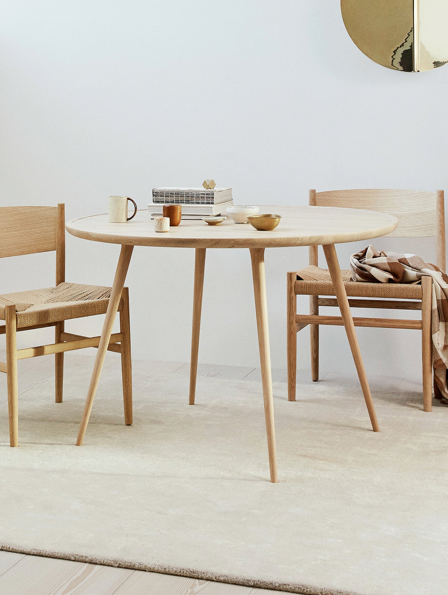 Accent Dining Table by Mater - D140 / Matt Lacquered Oak