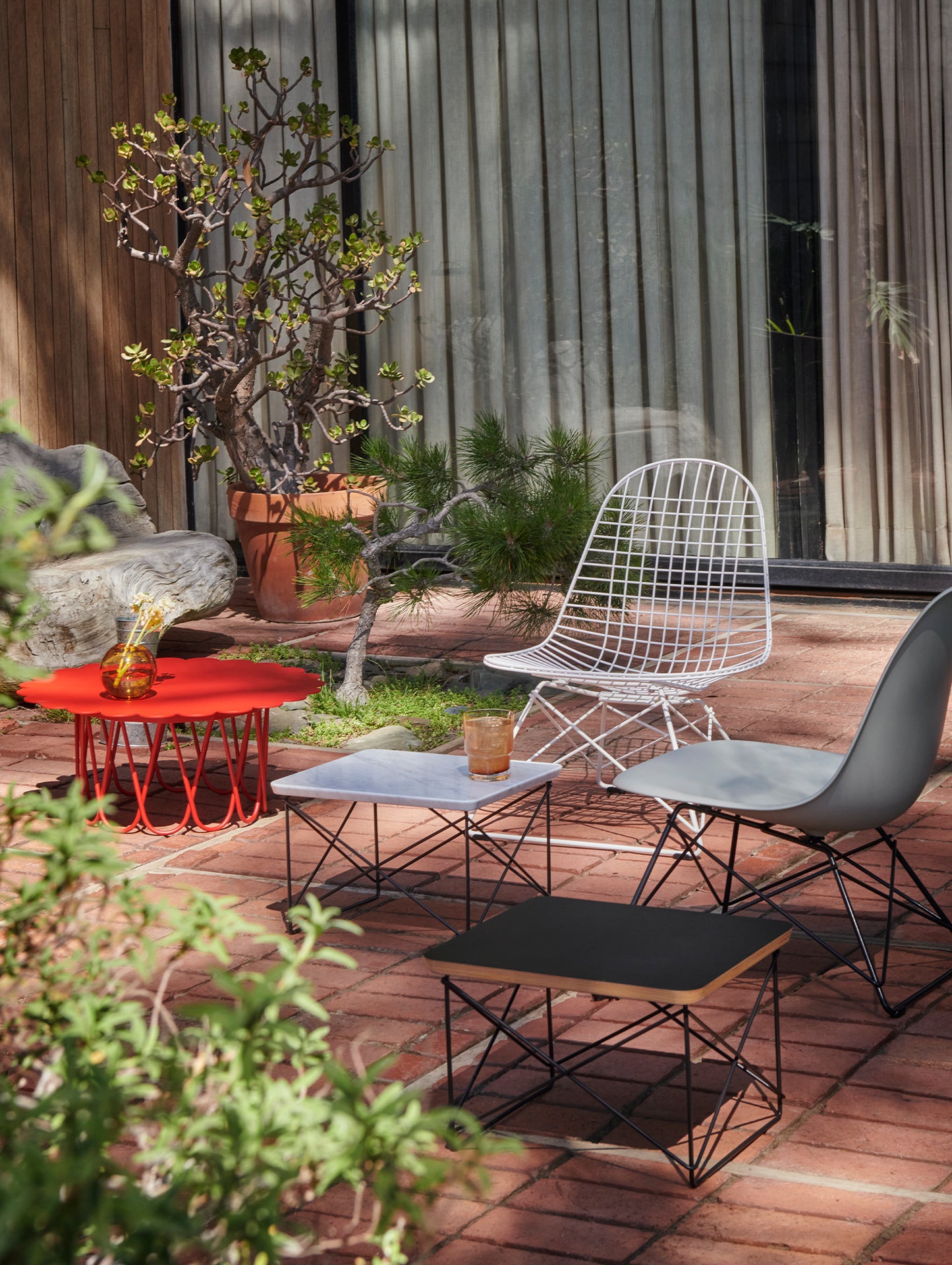 Flower Table by Vitra - Small / Red Powder-Coated Steel