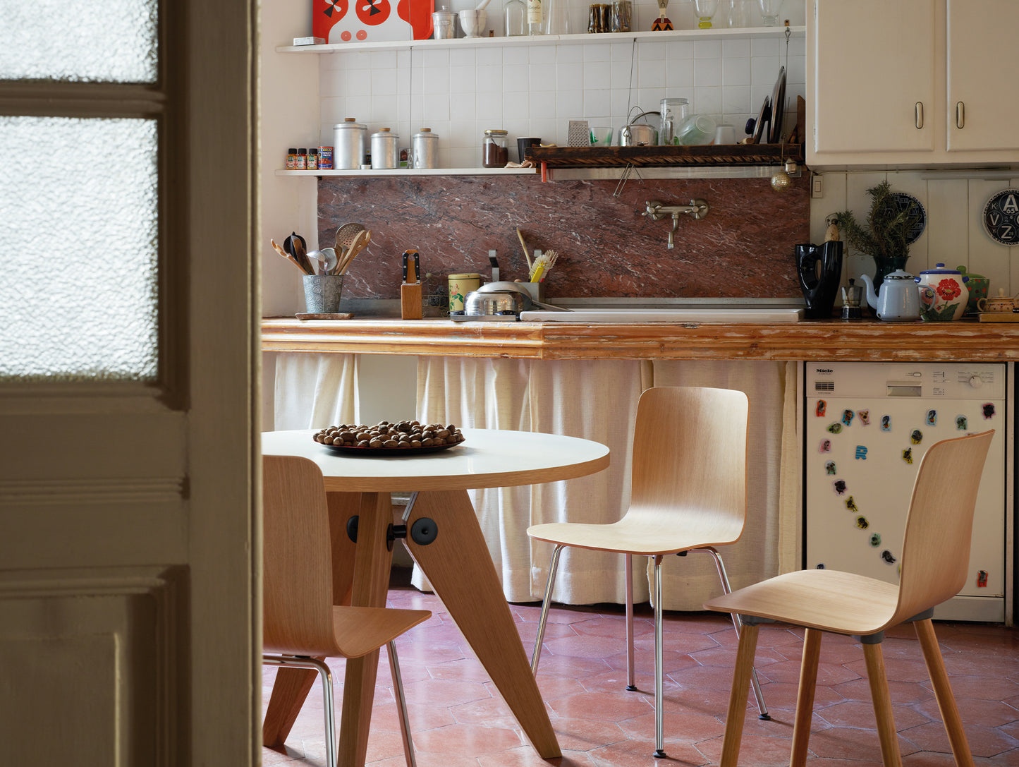 Guéridon Table by Vitra - Oiled Oak