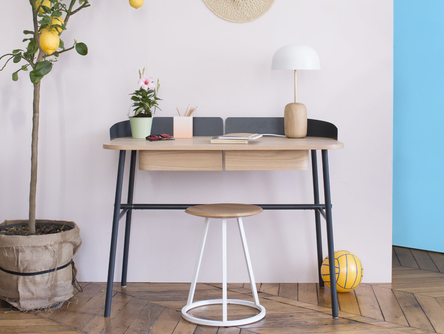 Victor Bureau/Desk by Hartô
