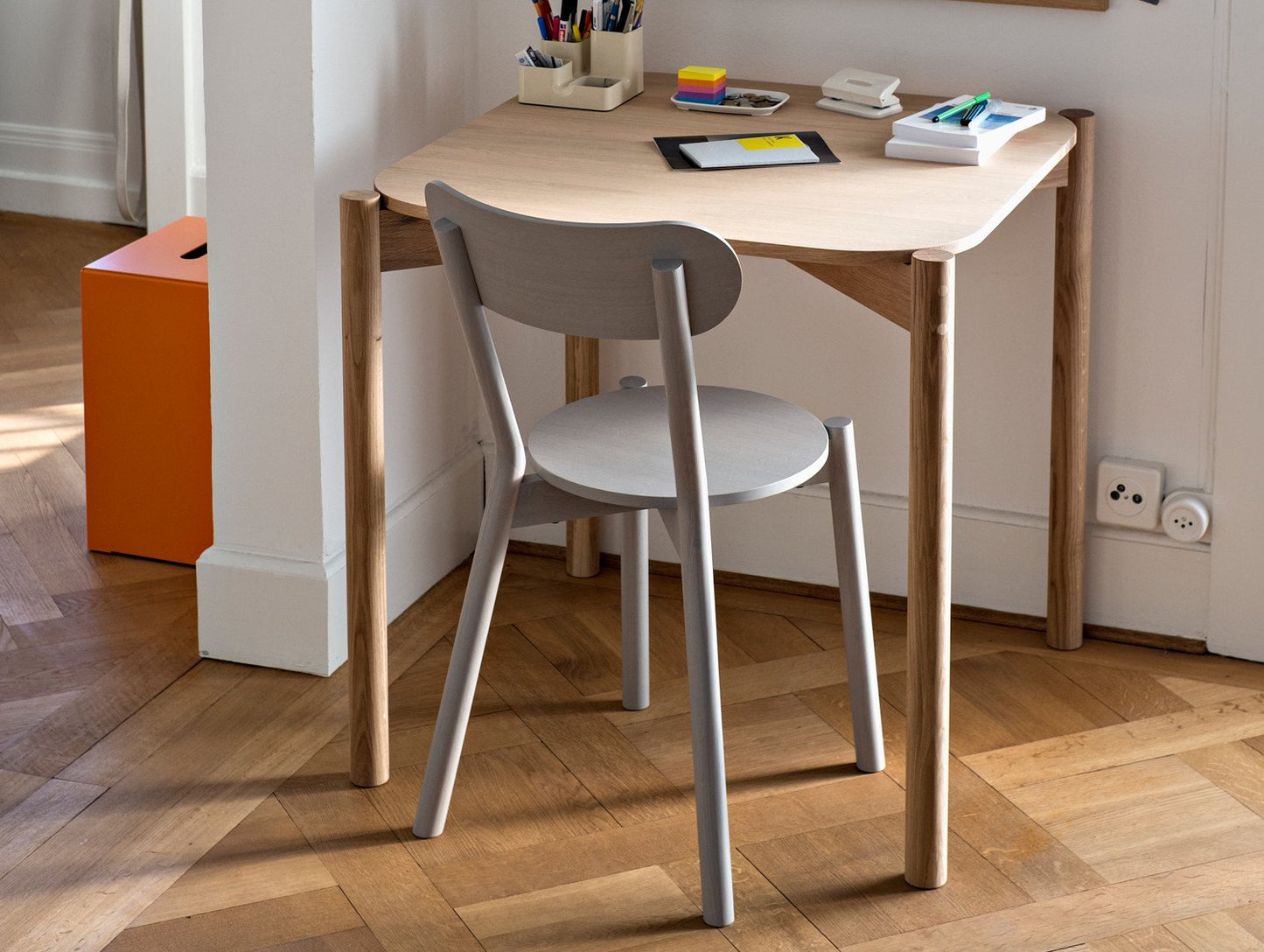 Castor Chair