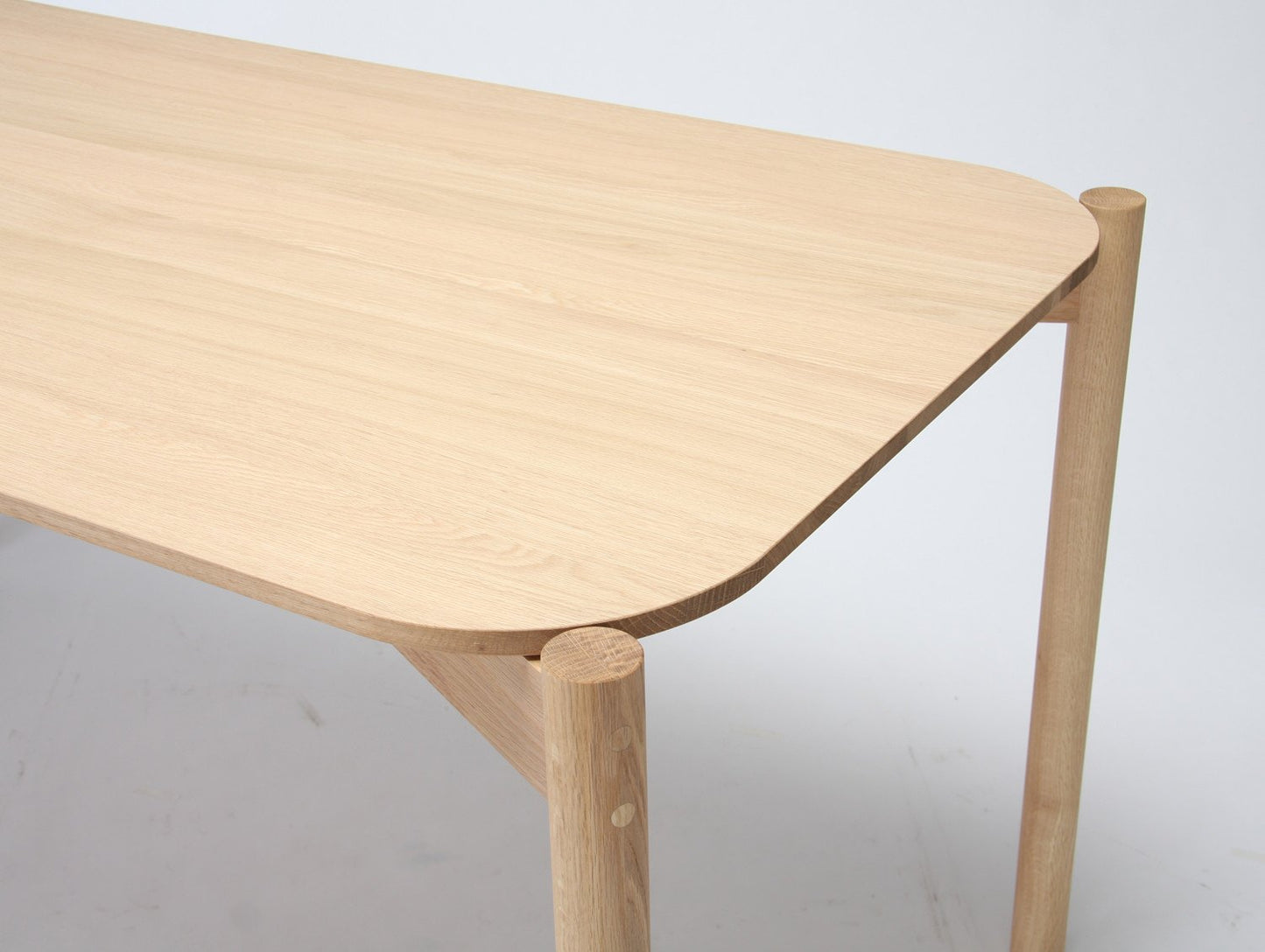 Castor Table by Karimoku New Standard