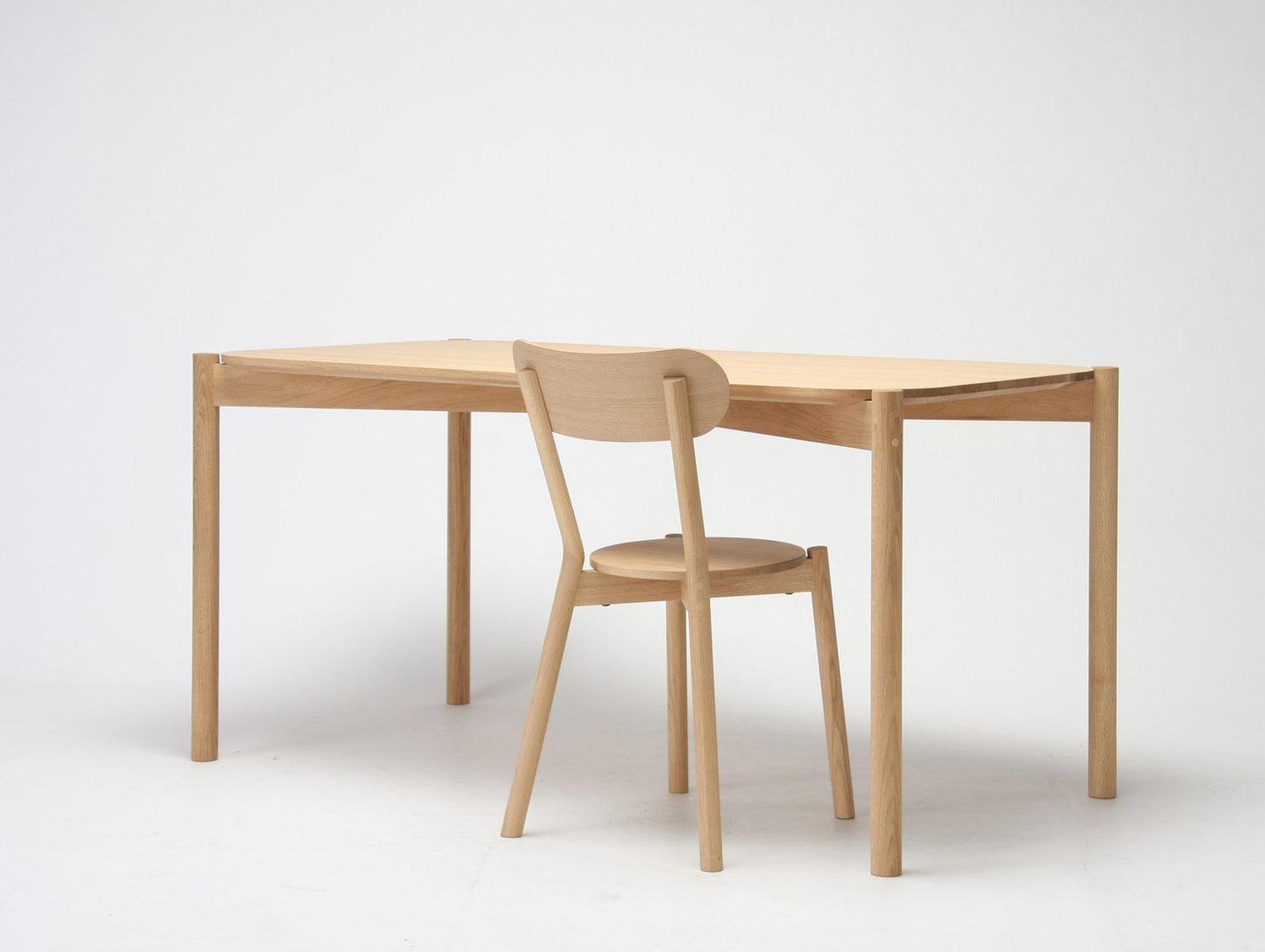 Castor Table by Karimoku New Standard