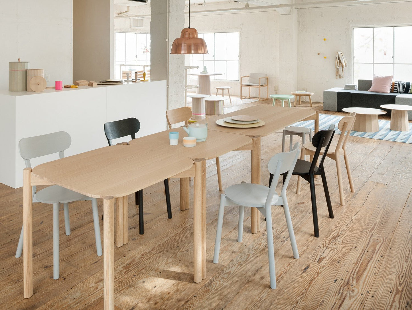 Castor Table by Karimoku New Standard