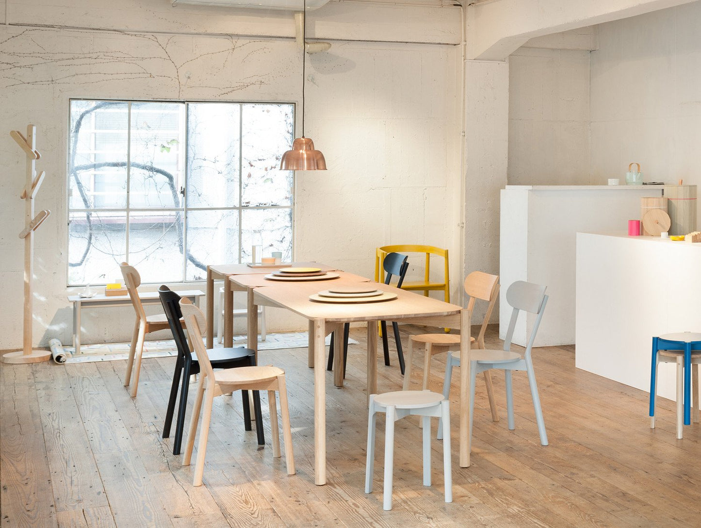Castor Table by Karimoku New Standard