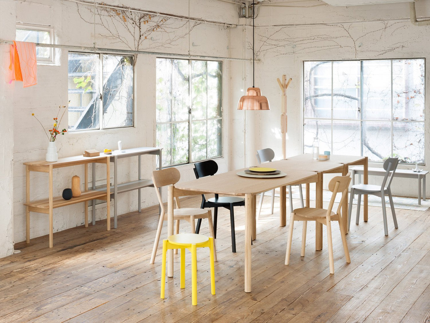 Castor Table by Karimoku New Standard
