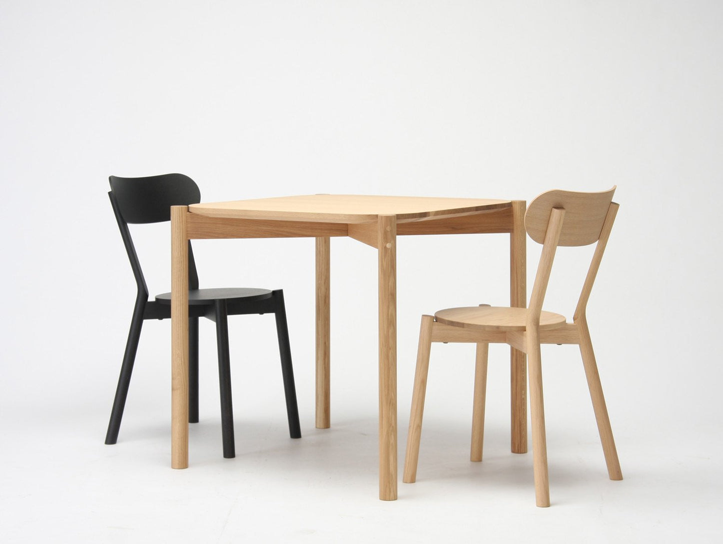 Castor Table by Karimoku New Standard