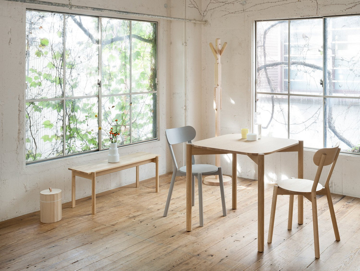 Castor Table by Karimoku New Standard