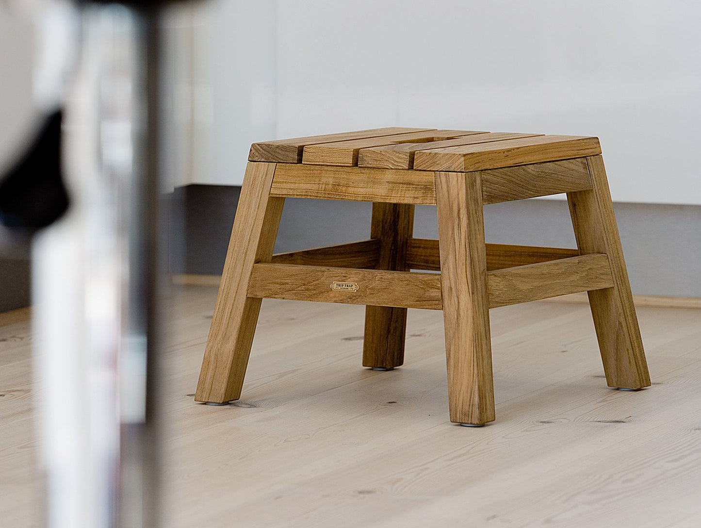 Dania Stool