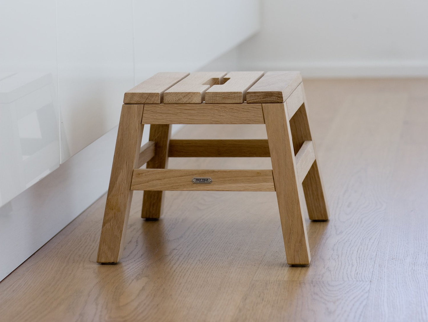 Dania Stool