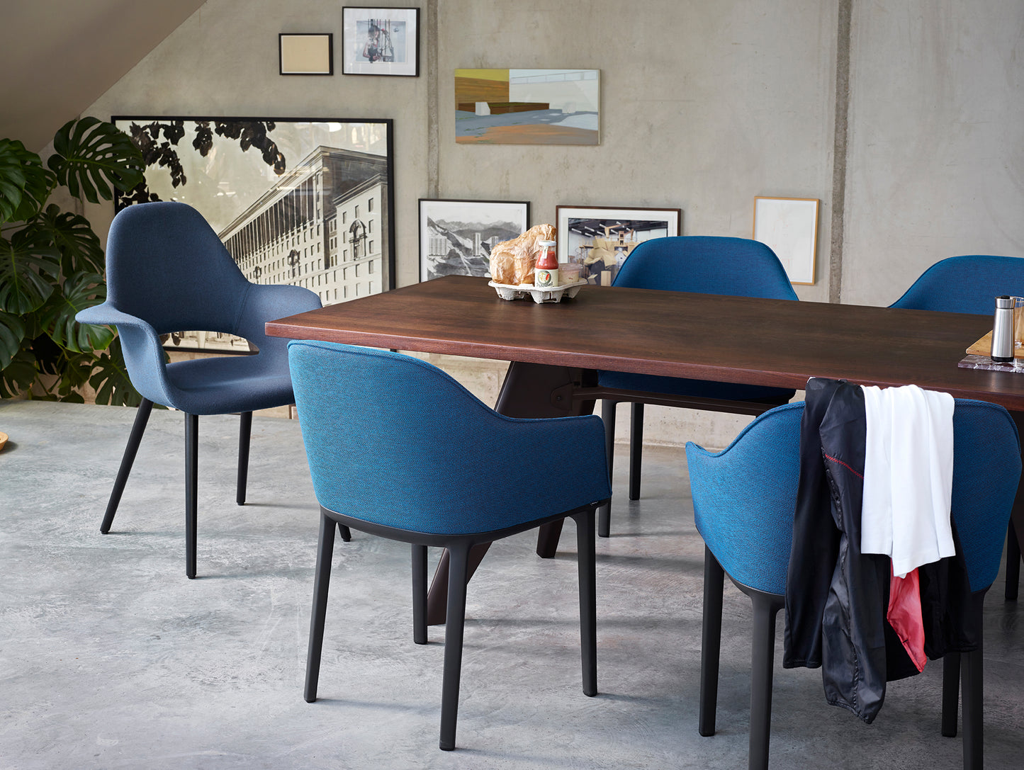 Softshell Chair by Vitra - *Plano 81 blue/coconut