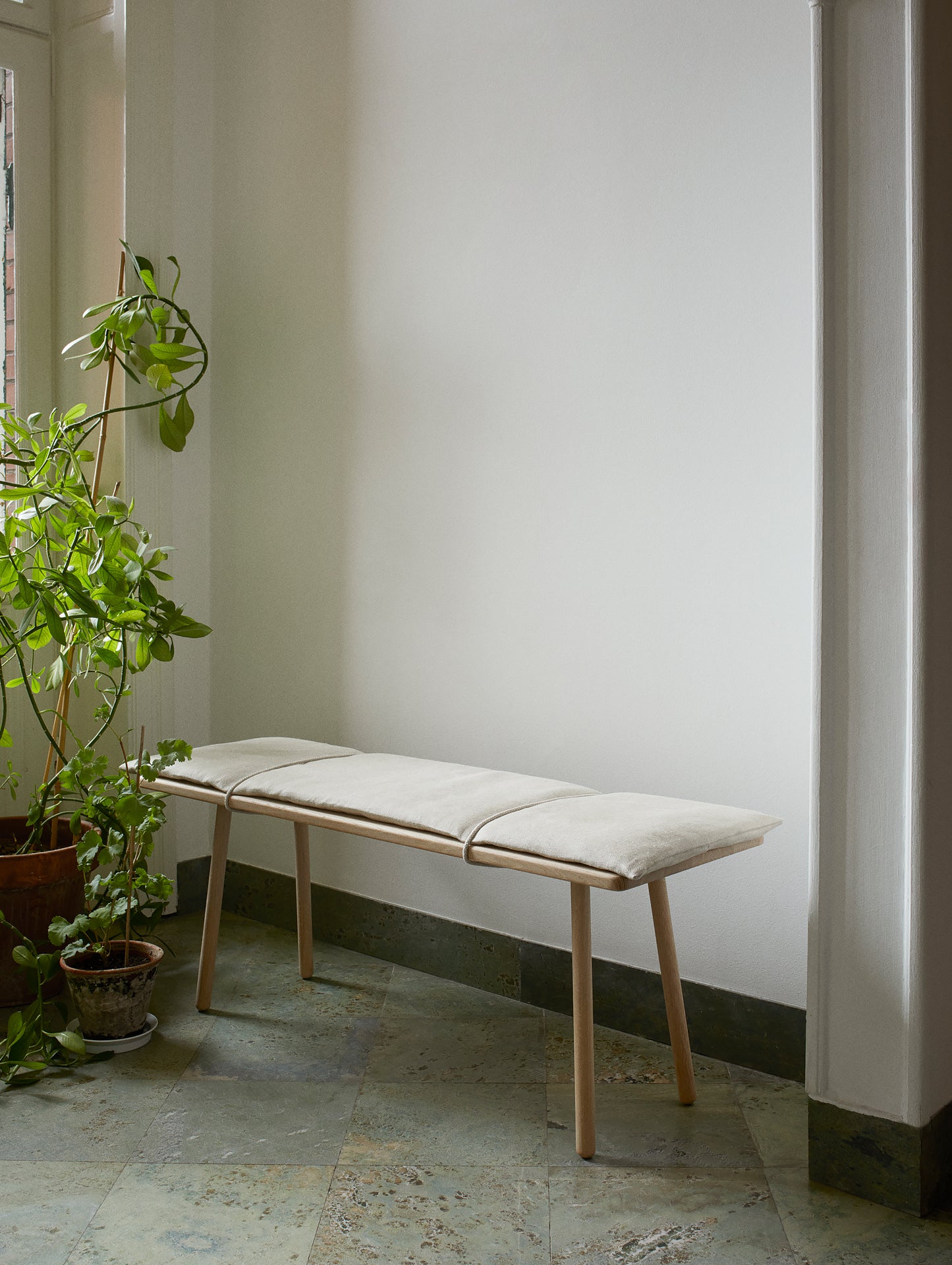 Georg Bench / Untreated Oak / Linen by Skagerak