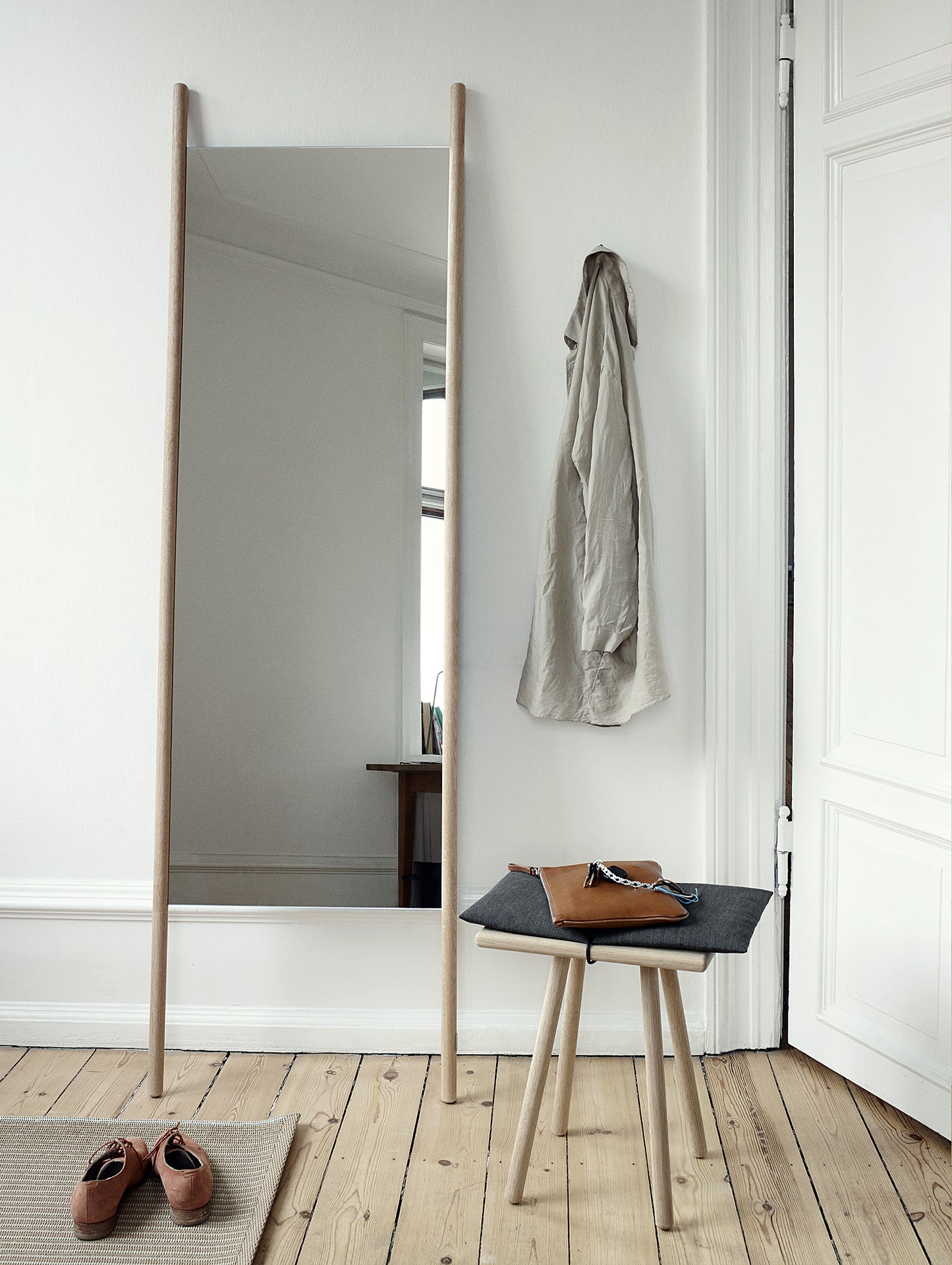 Georg Mirror