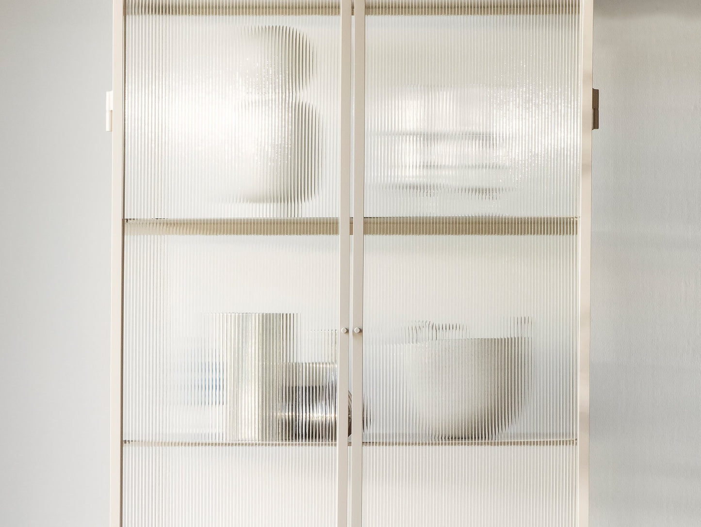 Haze Vitrine by Ferm Living - Cashmere / Ripple Glass