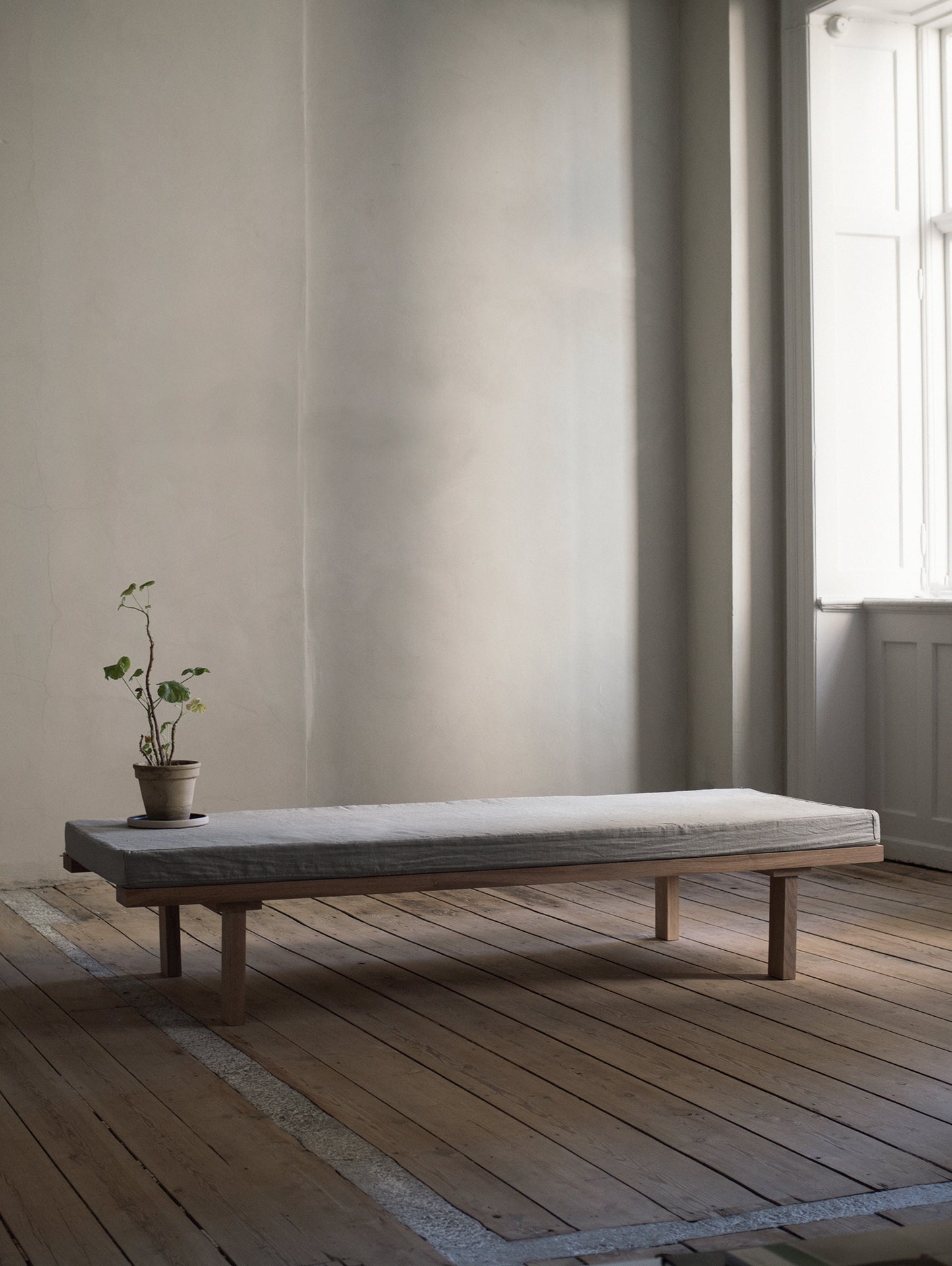 KR-180 Daybed by Frama