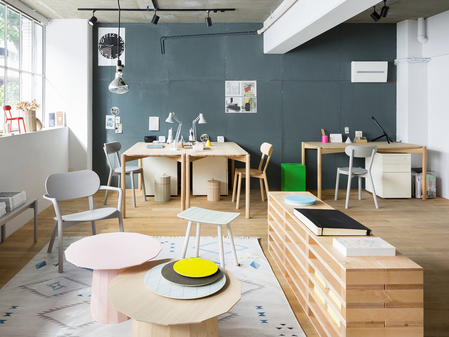 Castor Table by Karimoku New Standard