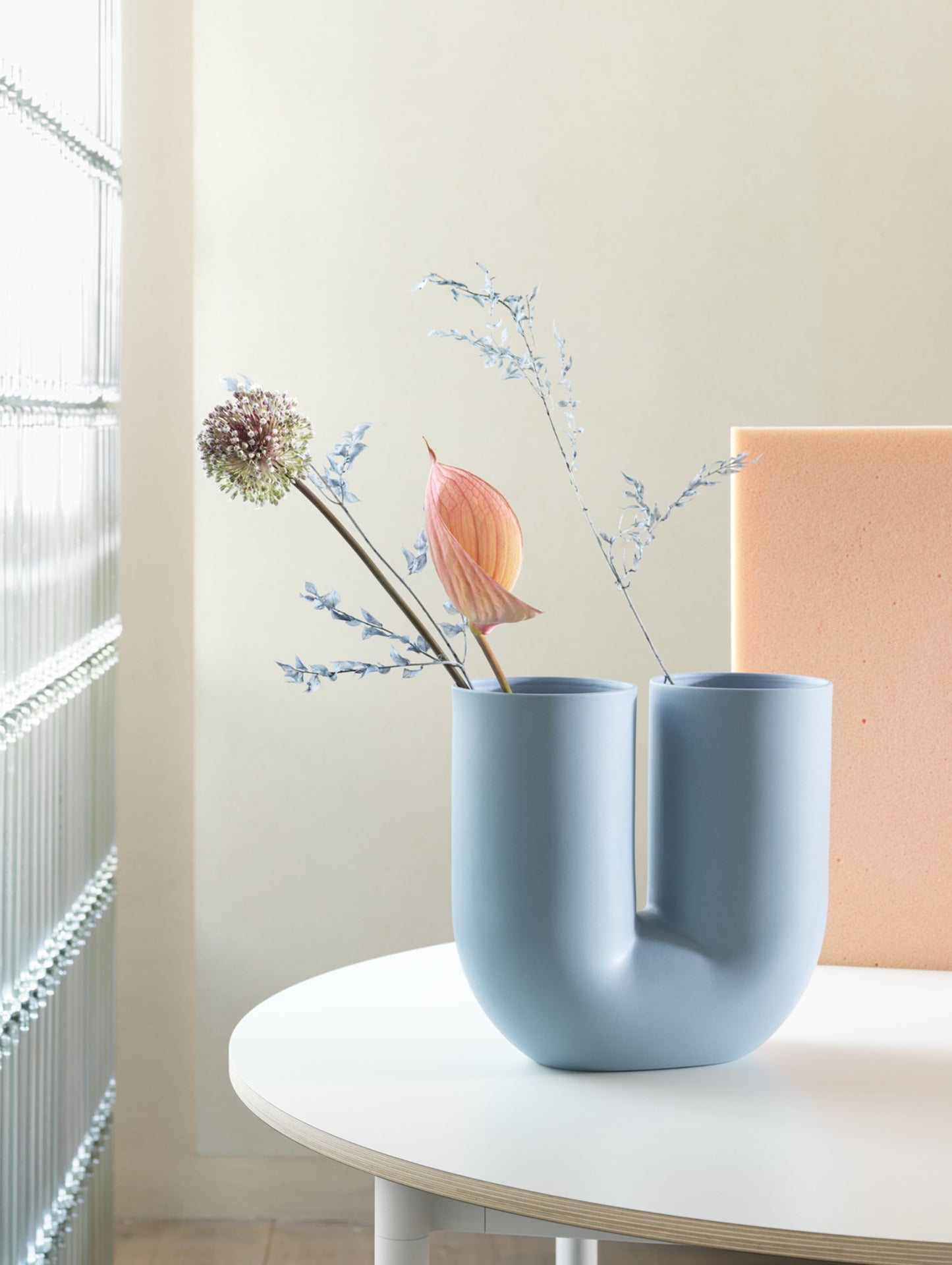 Kink Vase by Muuto