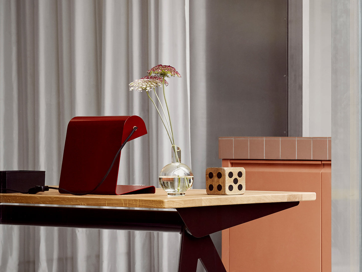 Lampe de Bureau by Vitra - Japanese Red