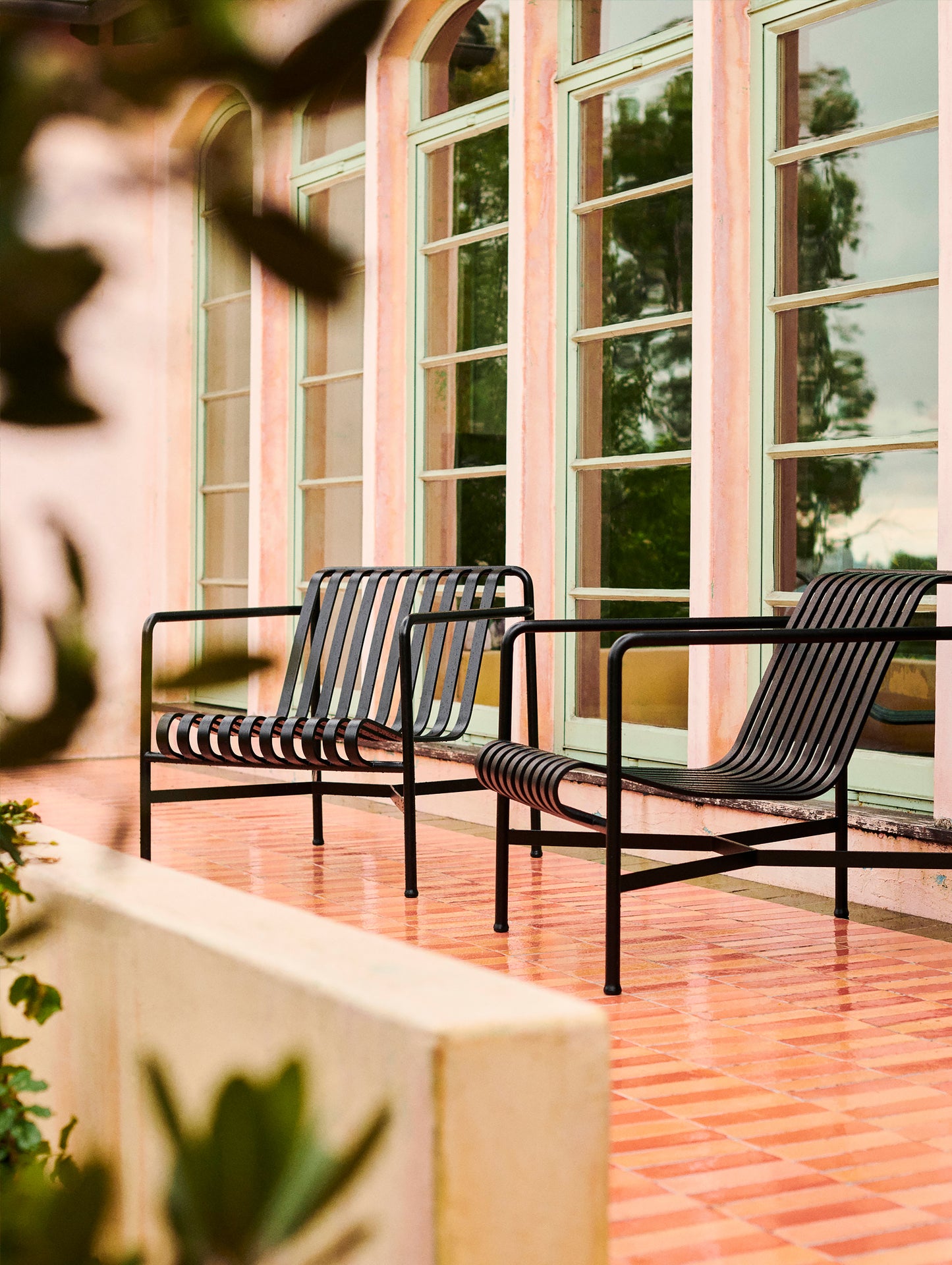 Palissade Lounge Chair Low in Anthracite