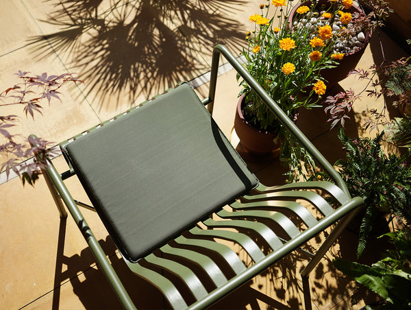 Cushion clearance lounge chair