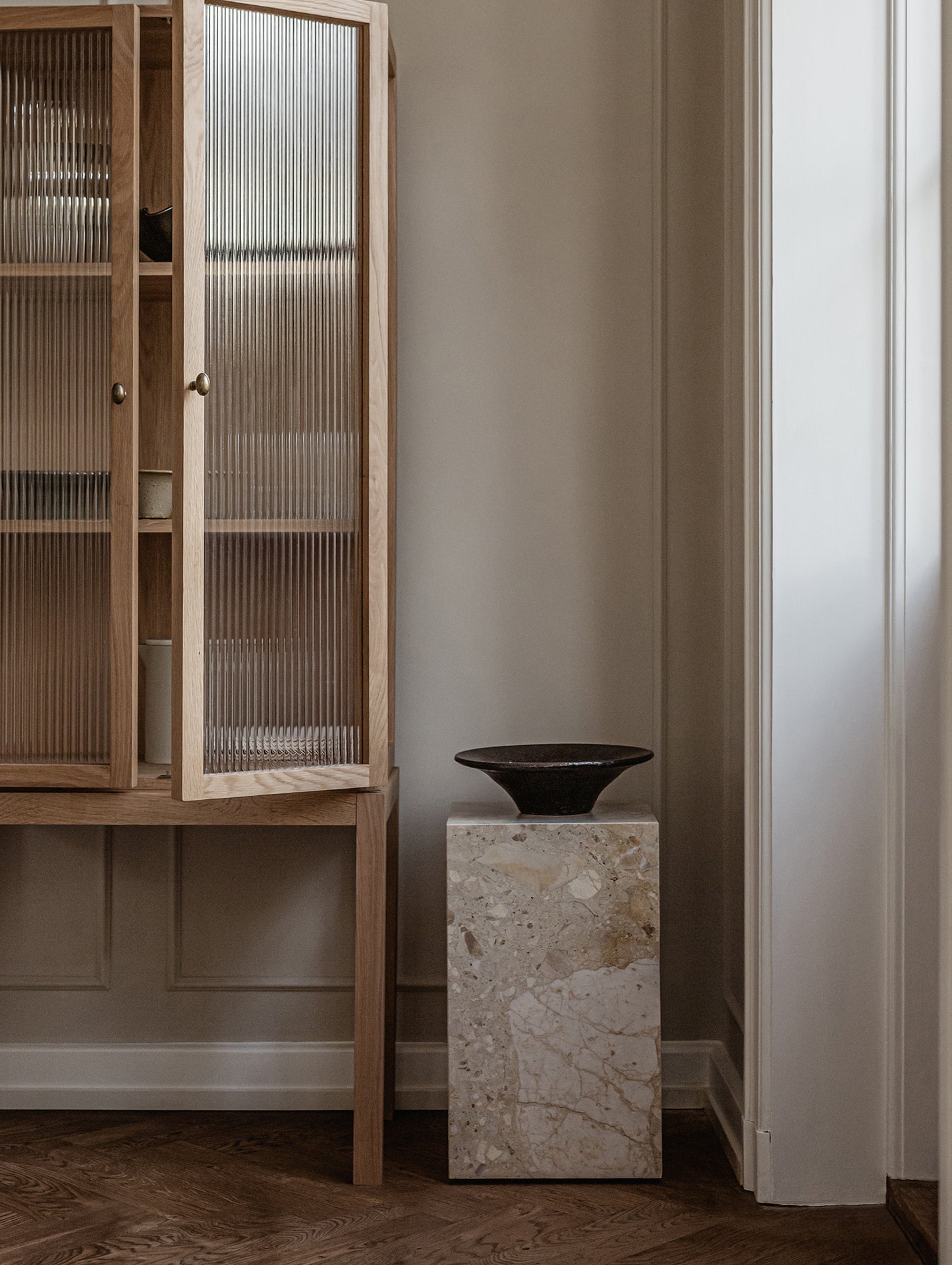Plinth Tall - Sand Kunis Breccia Marble - Menu