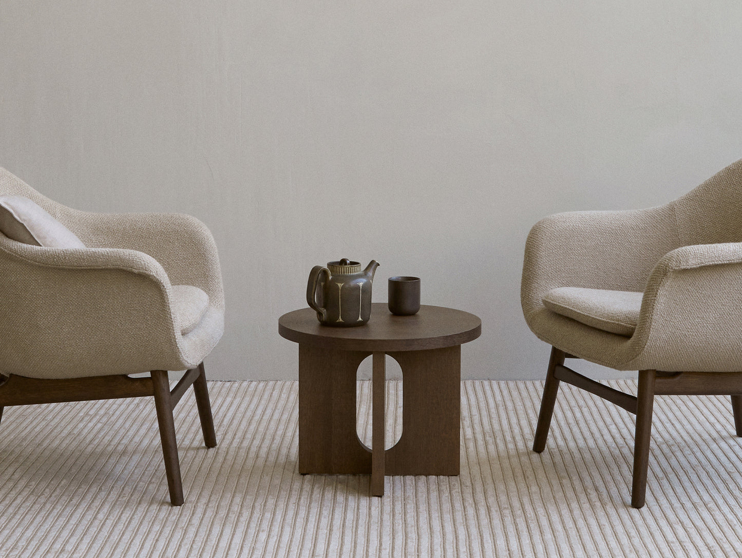 Androgyne Side Table, Ø50 - Dark Stained Oak Veneer Top / Dark Stained Oak Veneer Base