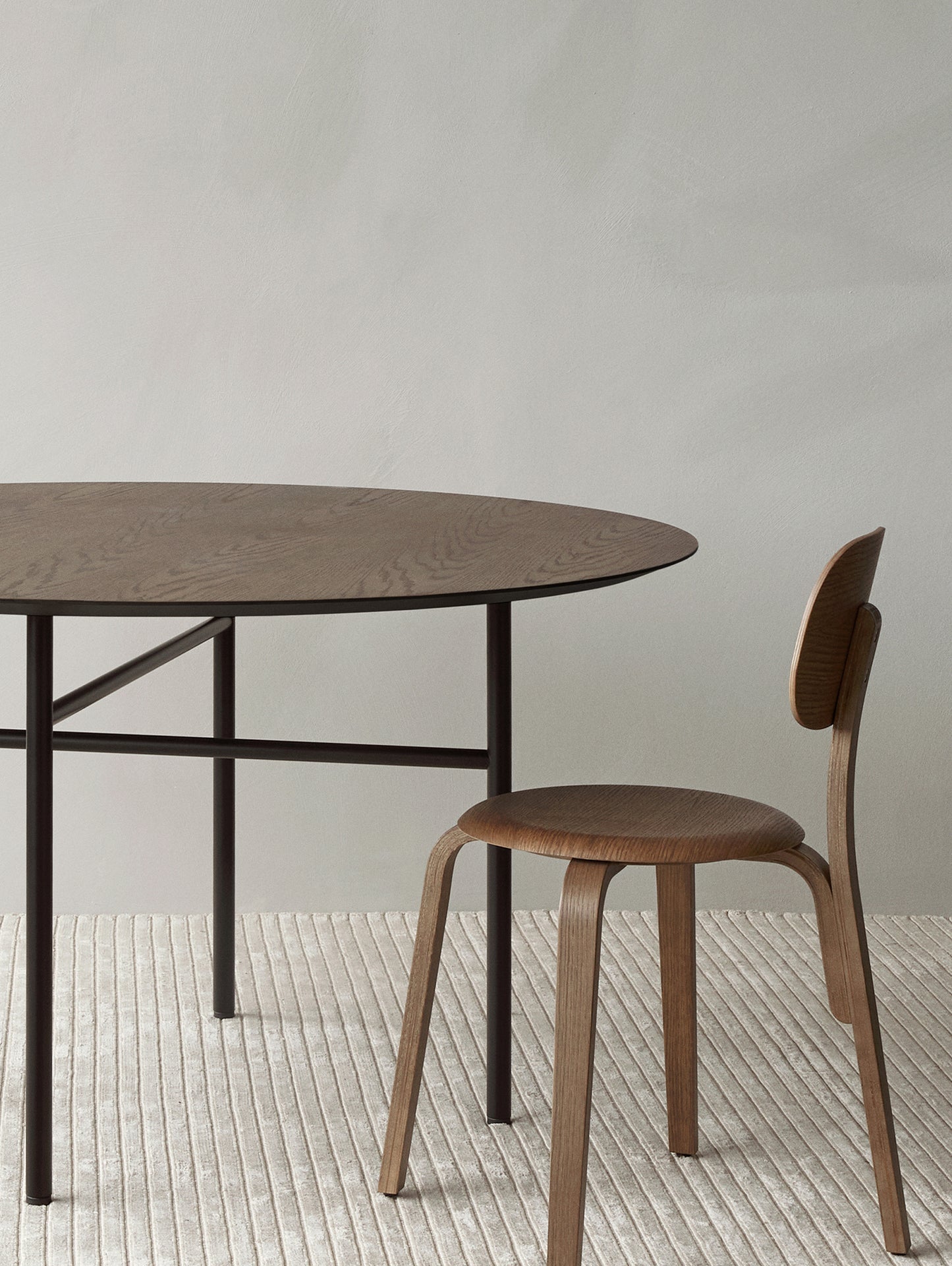 Snaregade Dining Table - Circle by Menu / D120 cm / Dark Stained Oak Veneer Tabletop / Black Steel Base