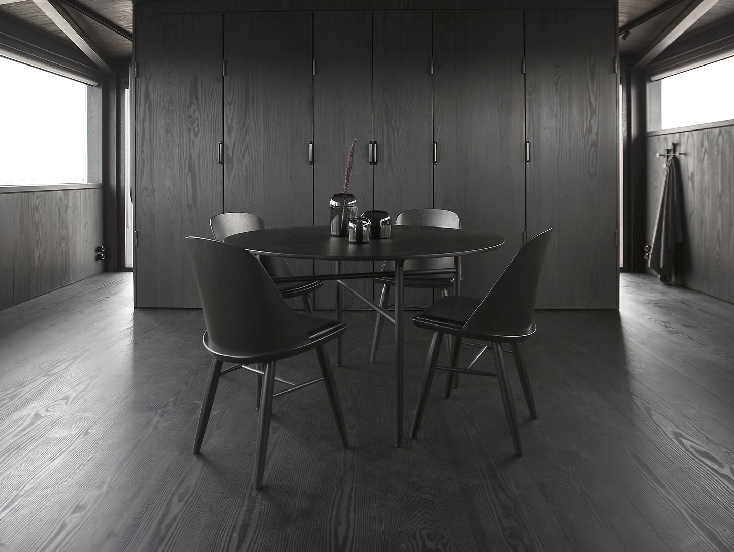 Snaregade Dining Table - Circle by Menu / D120 cm / Black Oak Veneer Tabletop / Black Steel Base