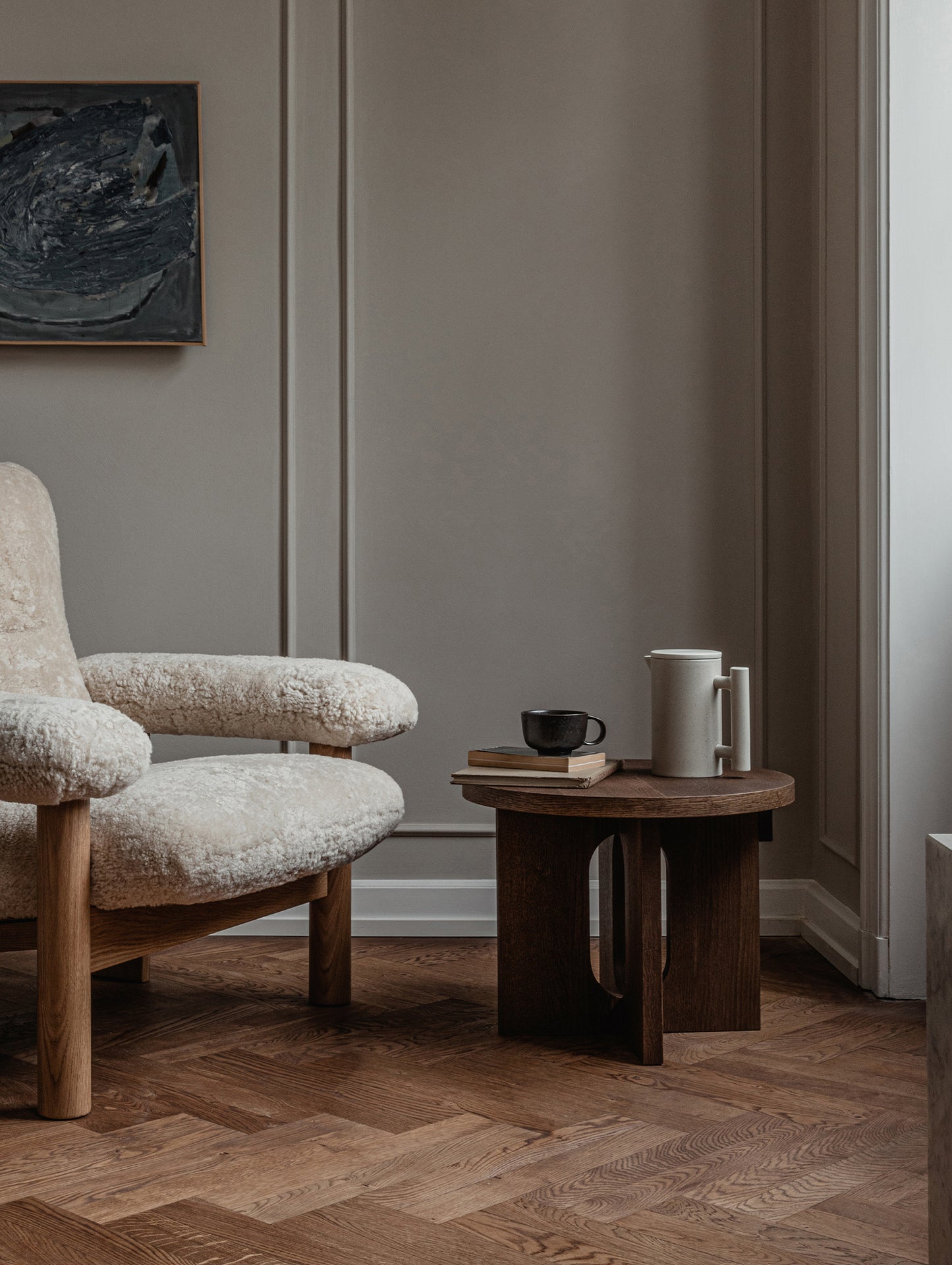 Androgyne Side Table, Ø50 - Dark Stained Oak Veneer Top / Dark Stained Oak Veneer Base