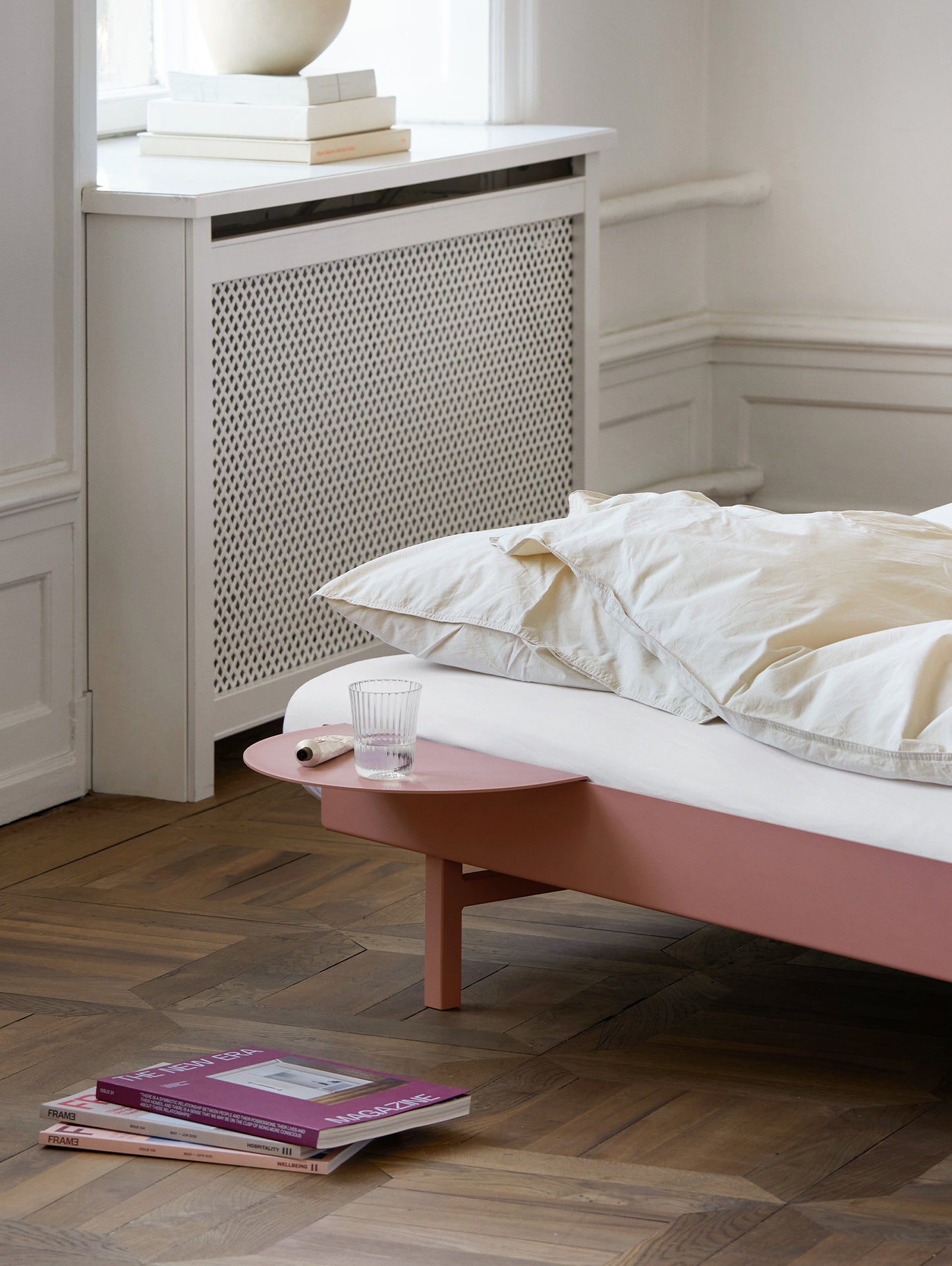 Bed 90 cm by Moebe - Dusty Rose / 1 side table