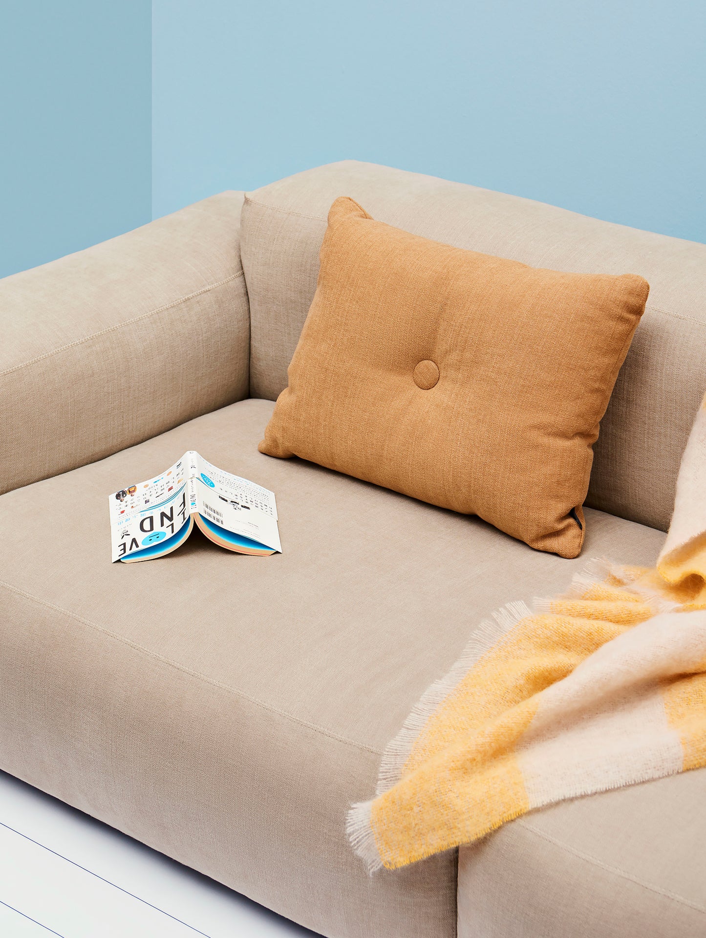 Mags Soft 2.5 Seater Sofa (Low Armrest) Linara Doeskin 216