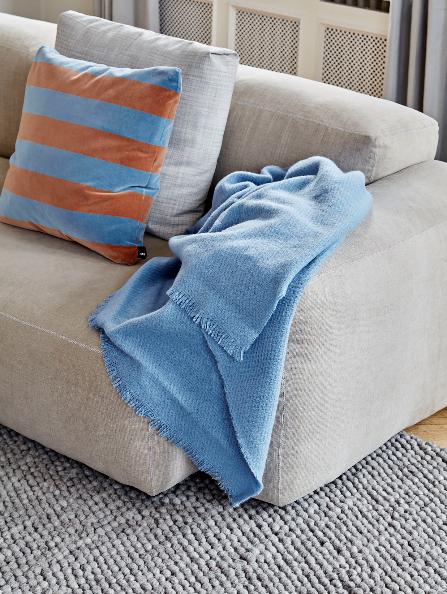 Mags Soft 2.5 Seater Sofa (Low Armrest) Linara Doeskin 216