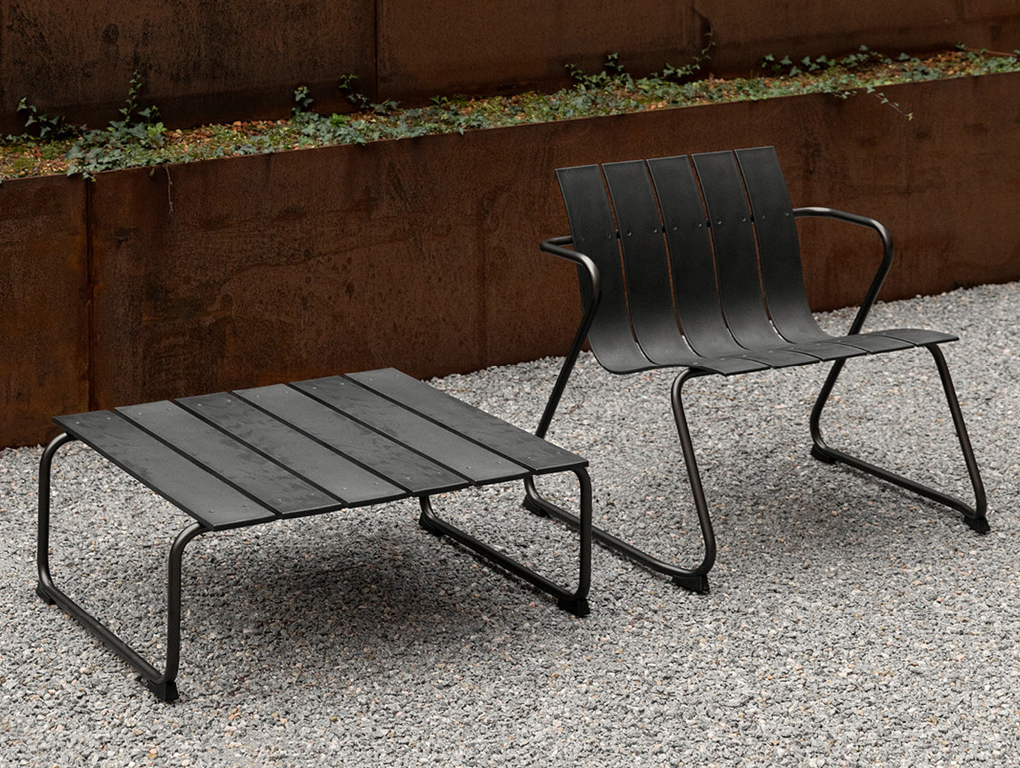 Ocean Lounge Table by Mater - Black