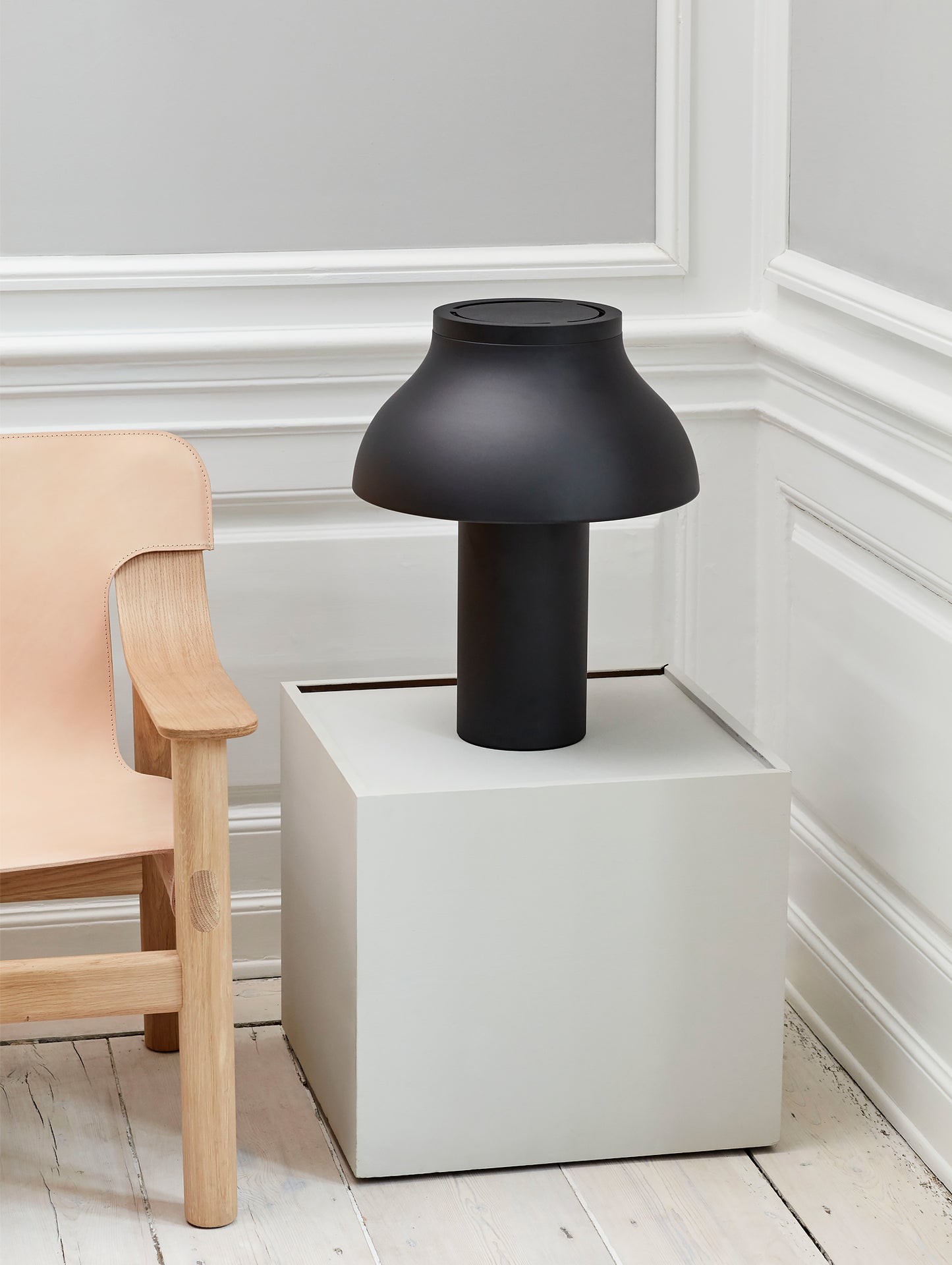 HAY PC Table Lamp - Large, Soft Black Aluminium