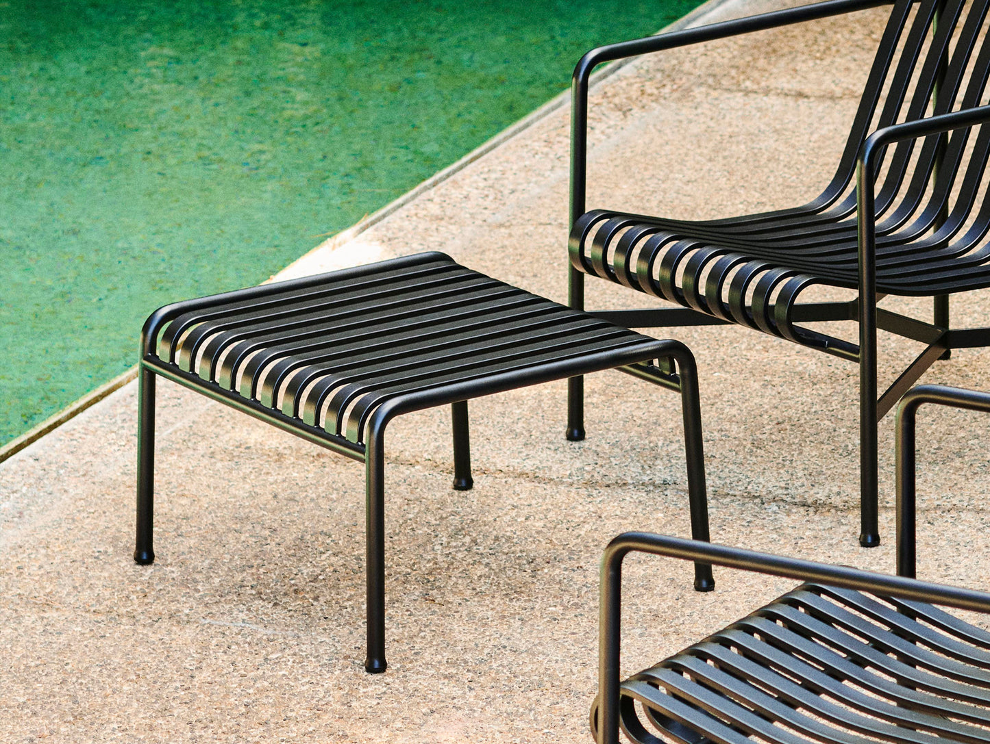 Palissade Lounge Chair Low and Ottoman in Anthracite