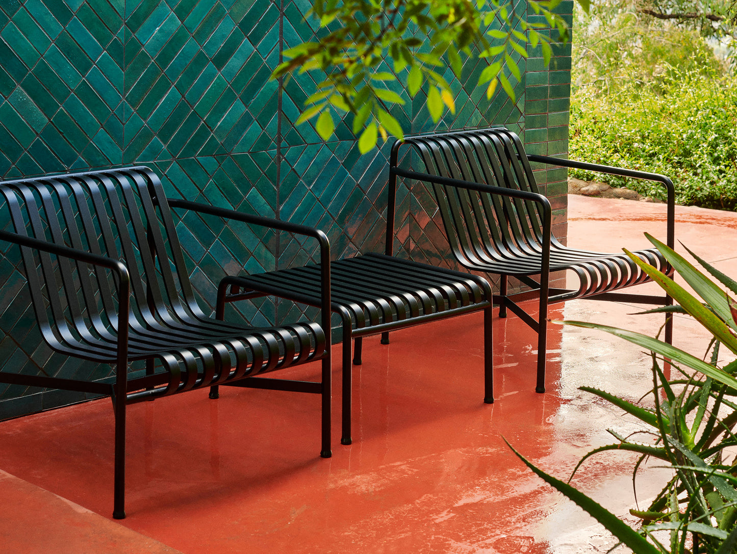 Palissade Lounge Chair Low and Ottoman in Anthracite
