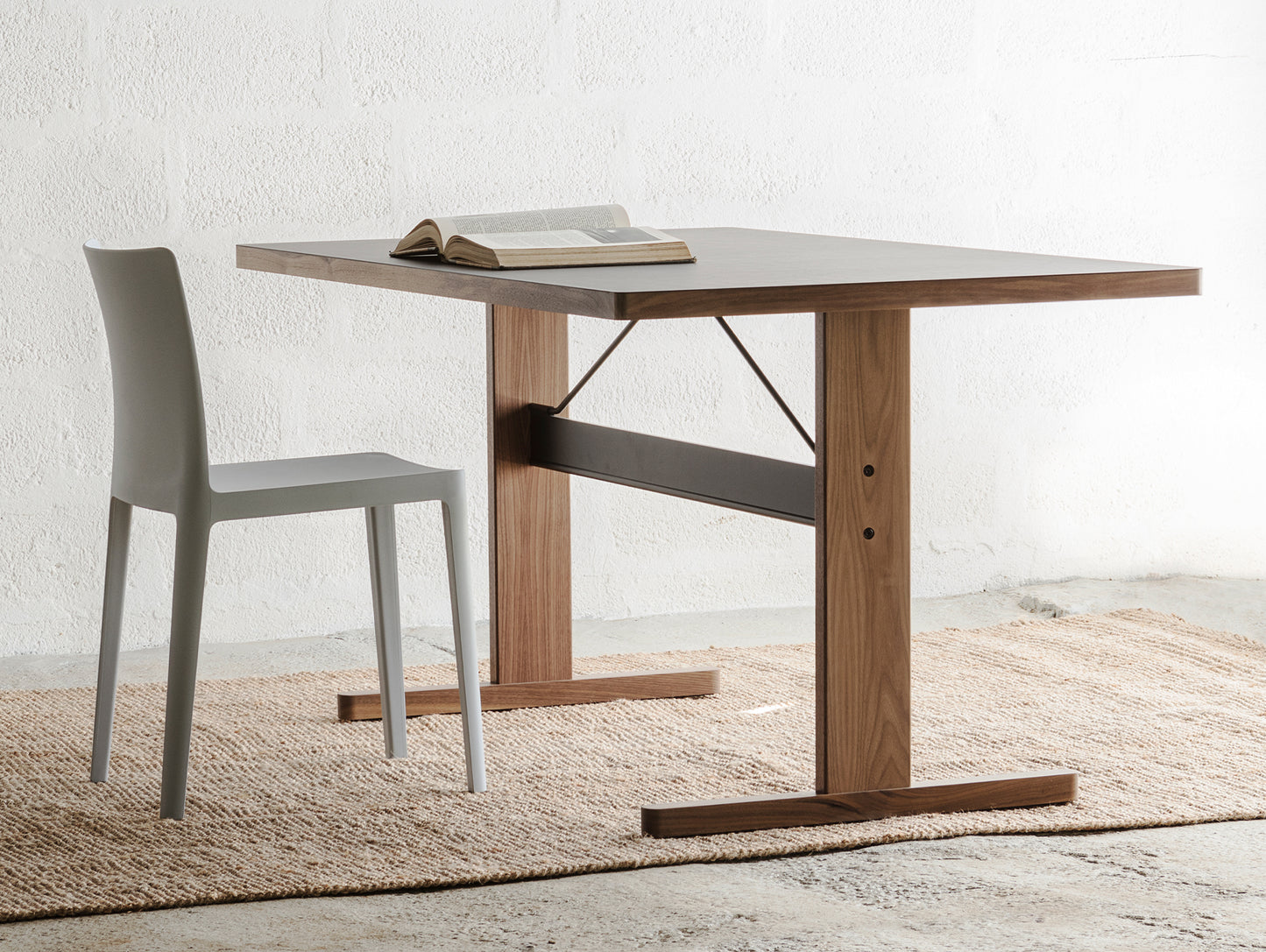 Passerelle Table (Laminate and Linoleum Tabletop)