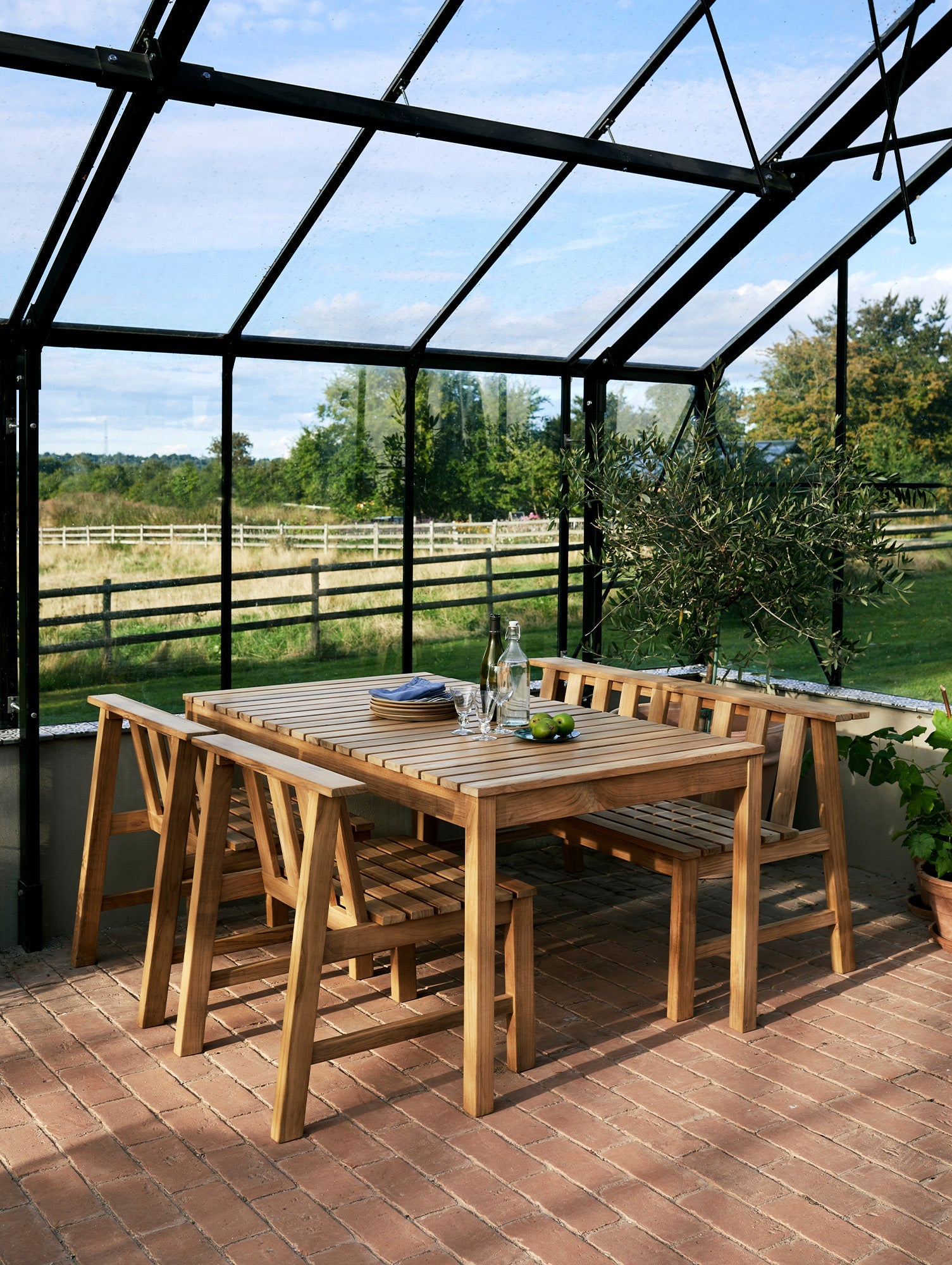 Cadence Table by Fritz Hansen