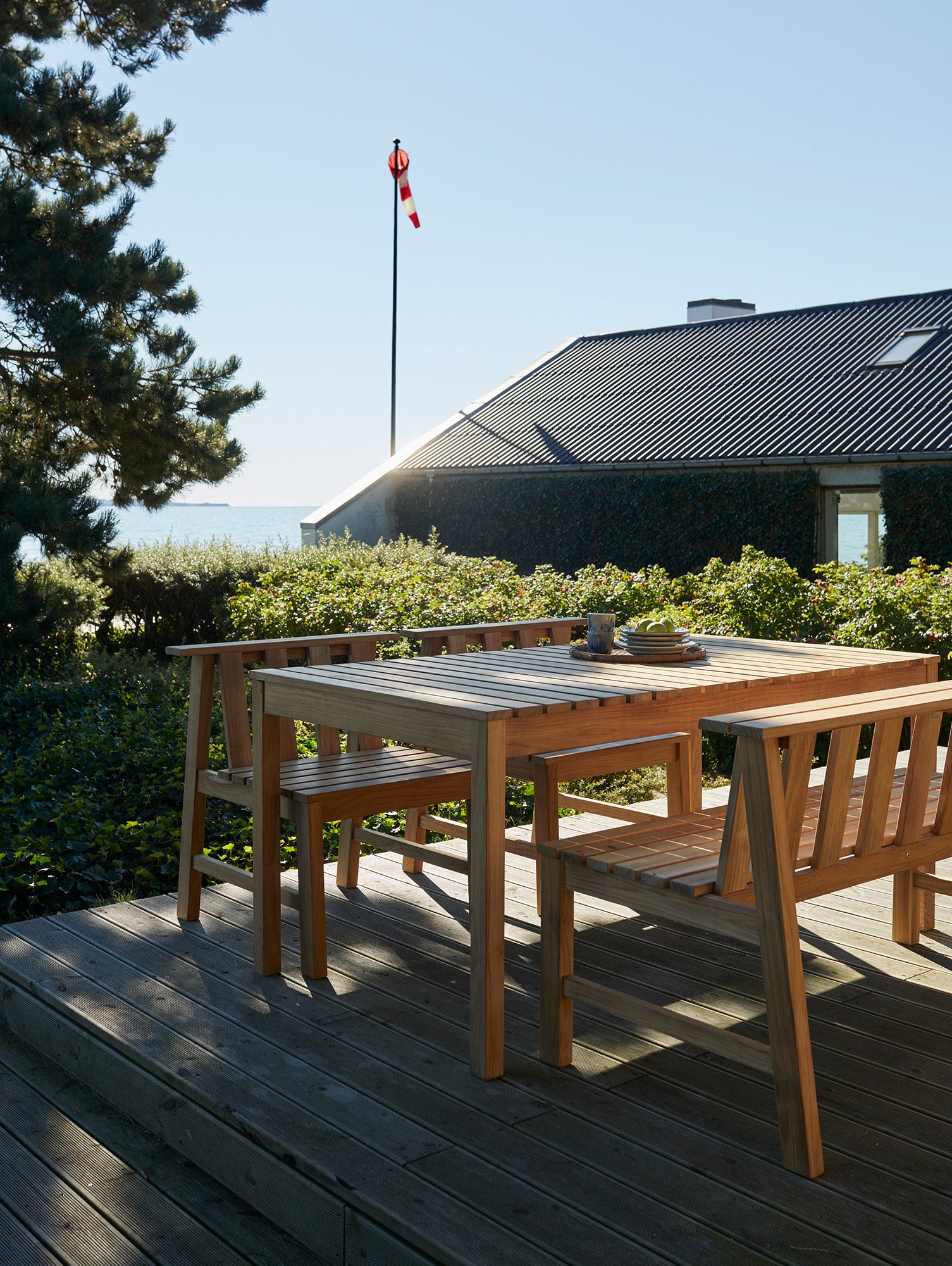 Cadence Table by Fritz Hansen