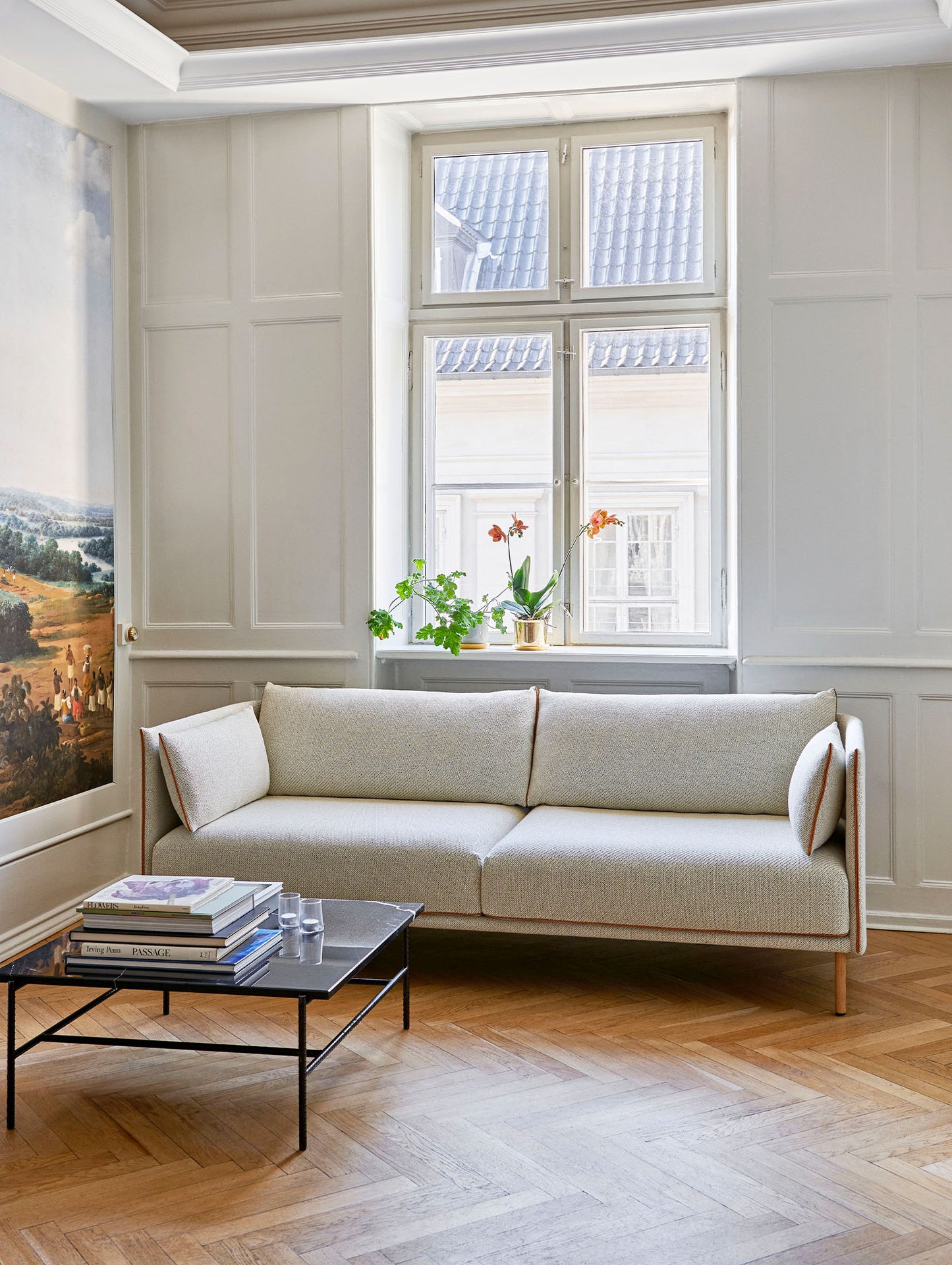 Silhouette Sofa - Oak base, Coda 100, Cognac piping