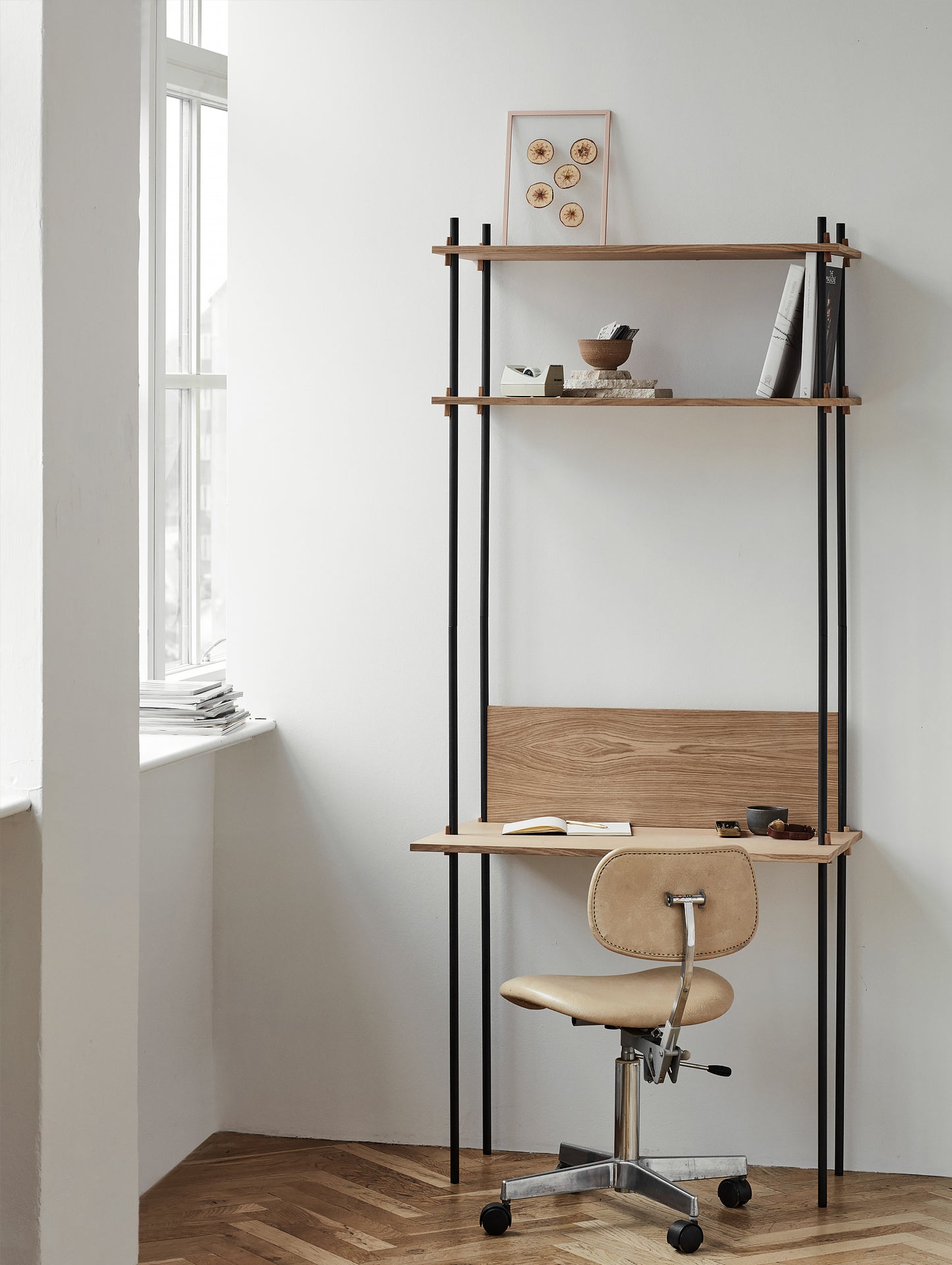 Moebe Shelving System - S.200.1.D Set in Black / Oiled Oak